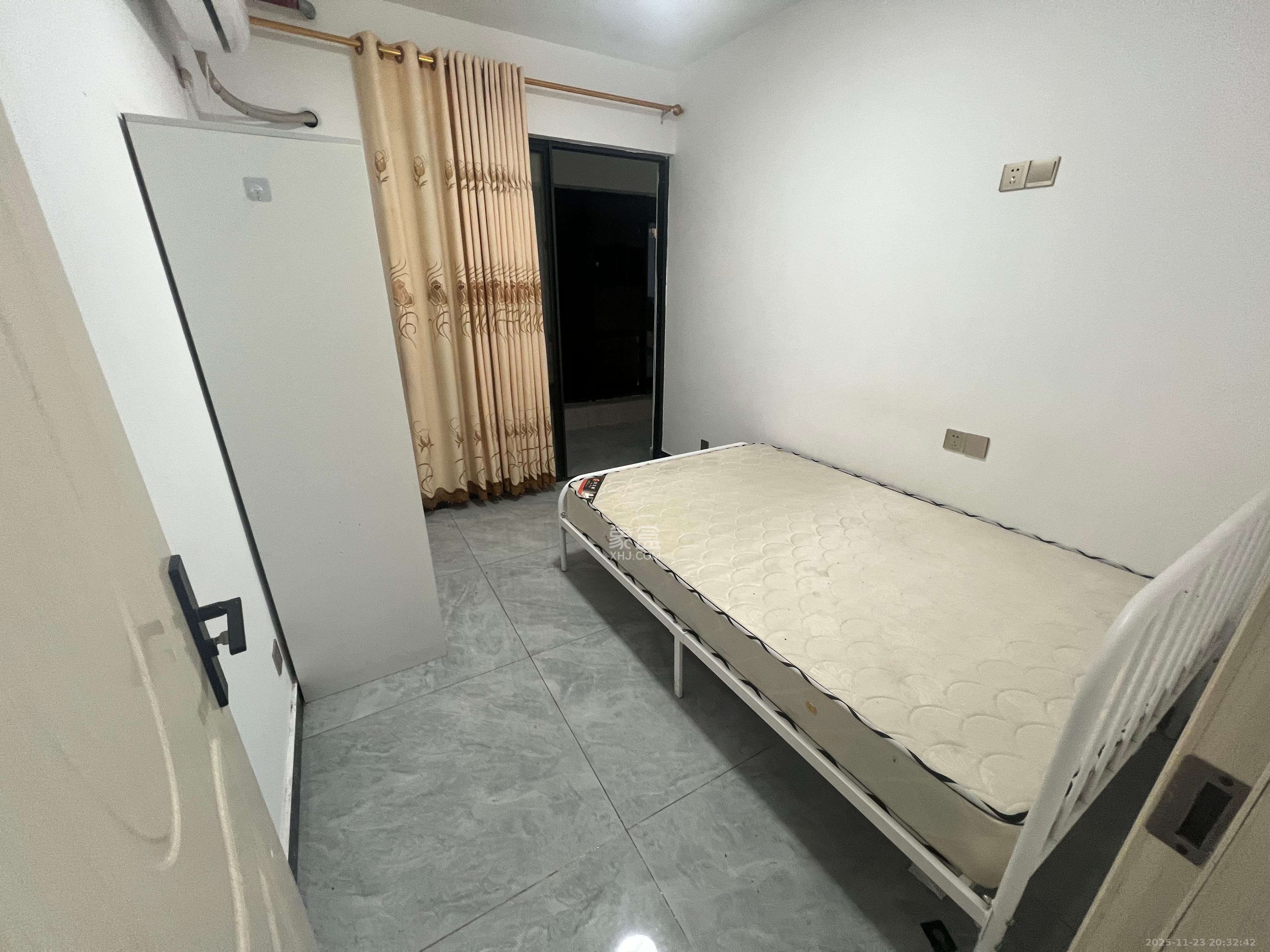 南山梅溪一方  3室2厅2卫    2300.0元/月室内图