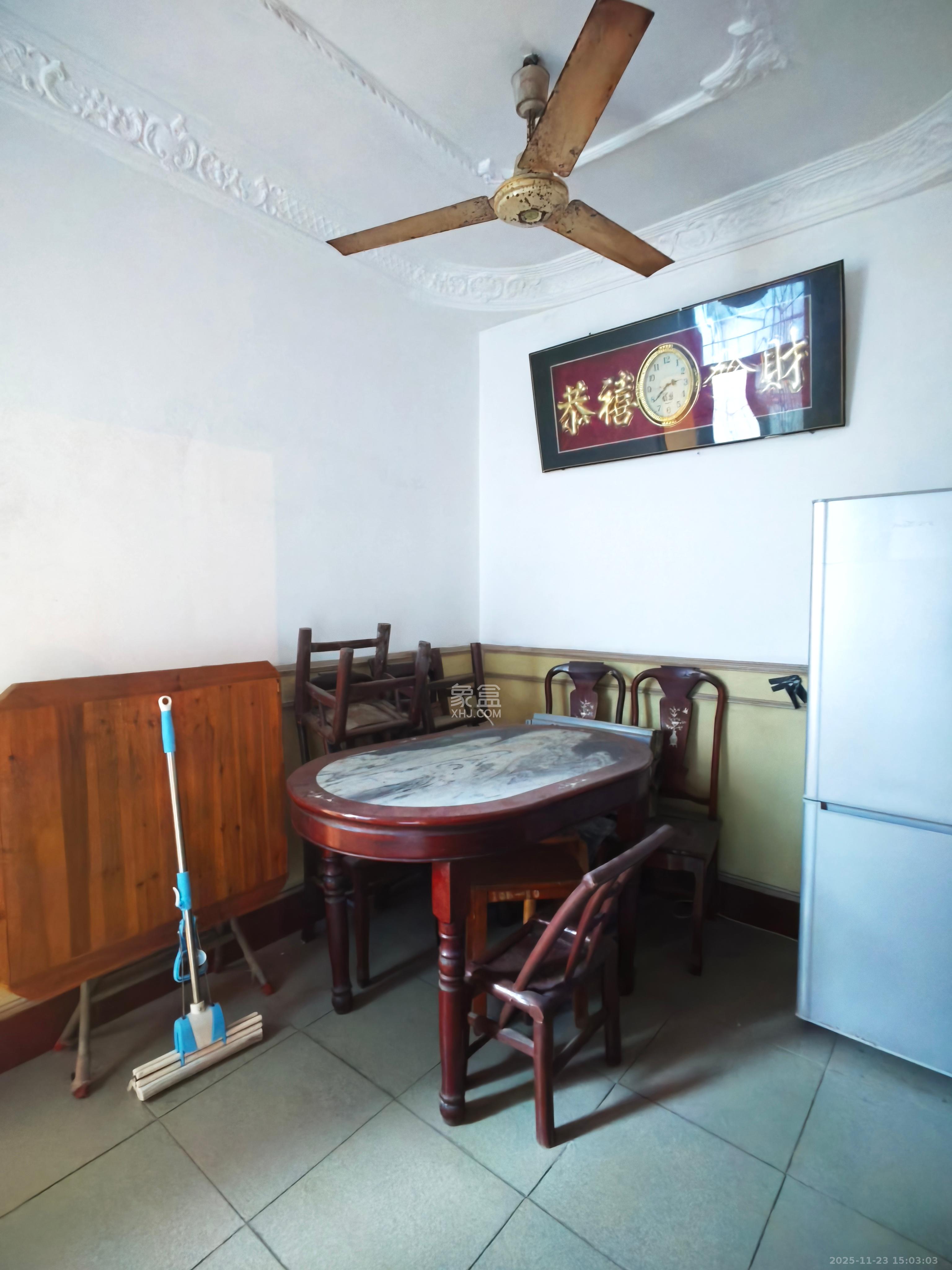 植物油宿舍 3室2厅1卫 2000.0元/月 植物油宿舍 3室2厅1卫 2000.0元/月室内图