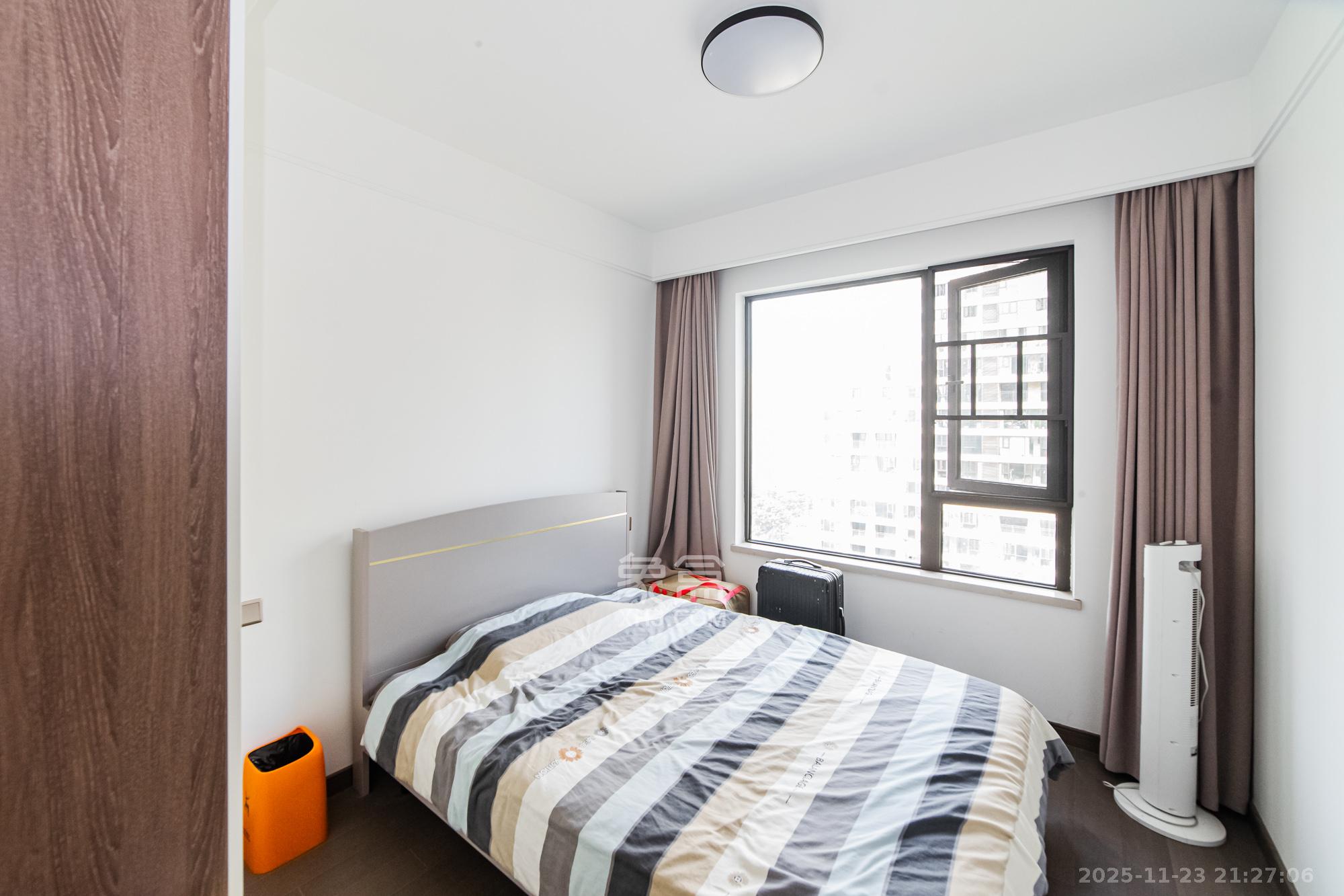 龙湖春江天玺 4室2厅2卫 185.0万 龙湖春江天玺 4室2厅2卫 185.0万卧室