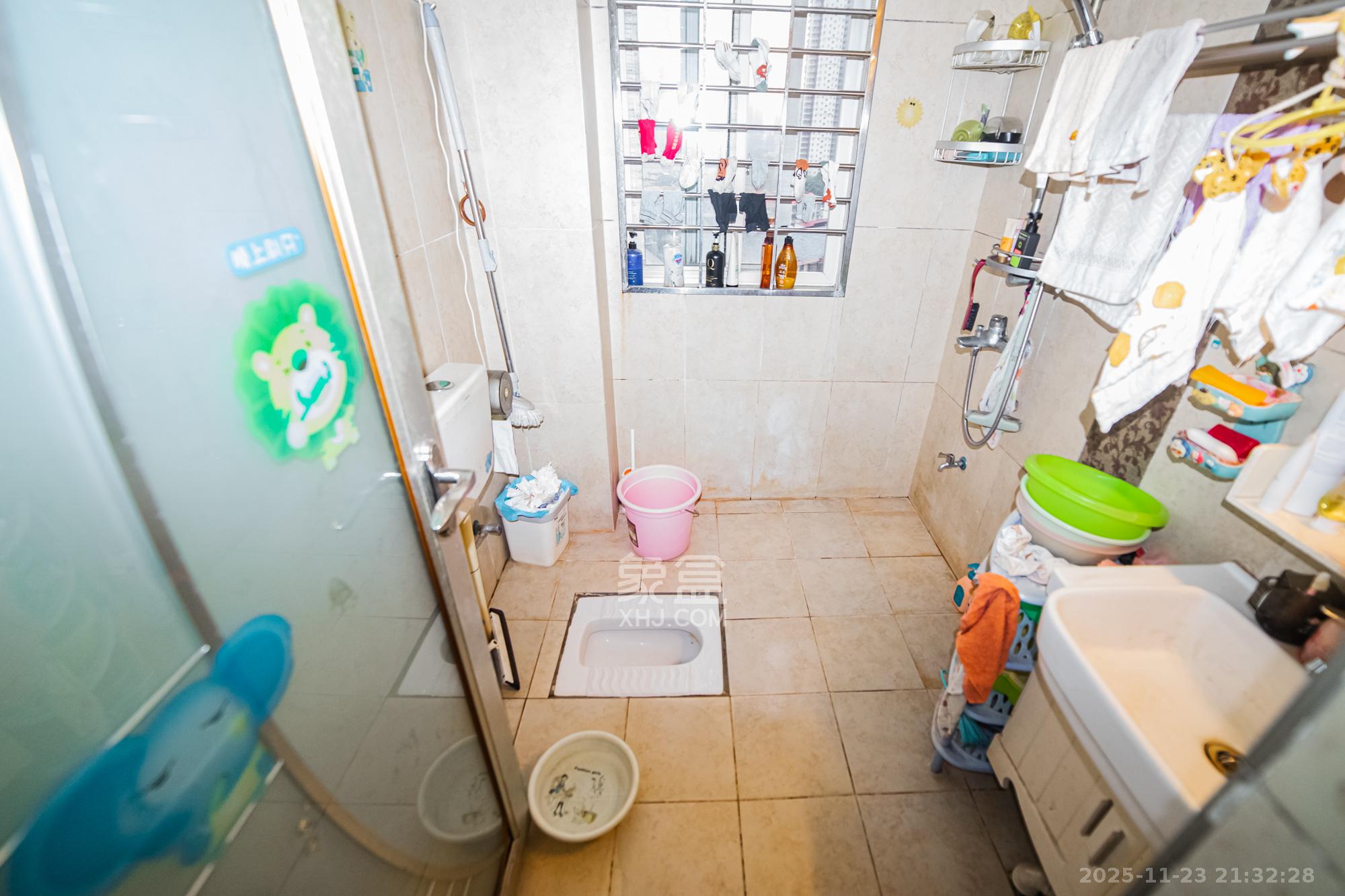 先锋水韵花都  3室1厅1卫    79.8万卫生间