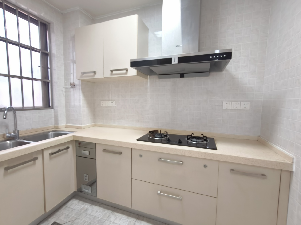 紫泉花坊  3室2厅2卫    3300.0元/月室内图