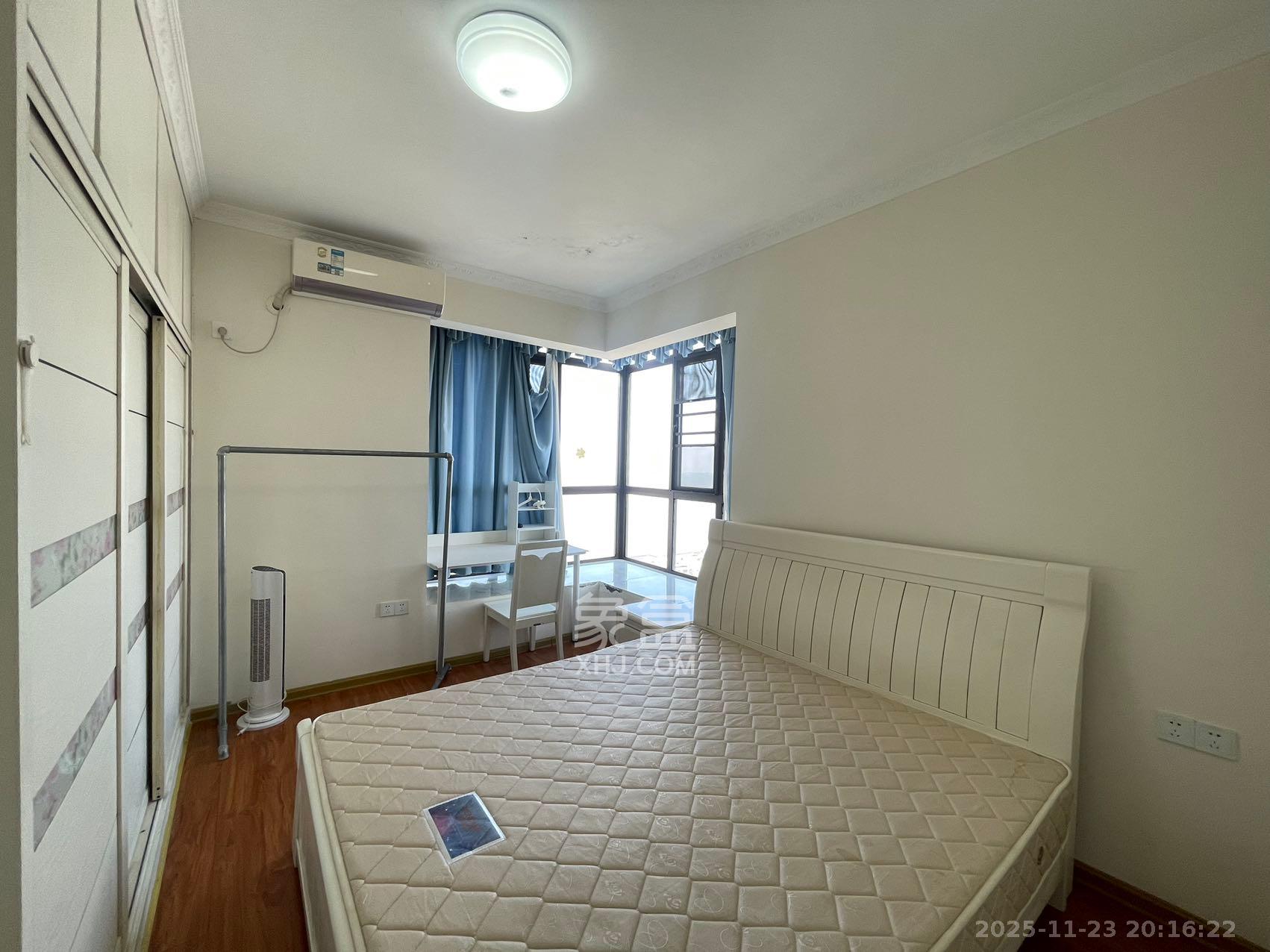 水岸世景  2室2厅1卫    1800.0元/月室内图