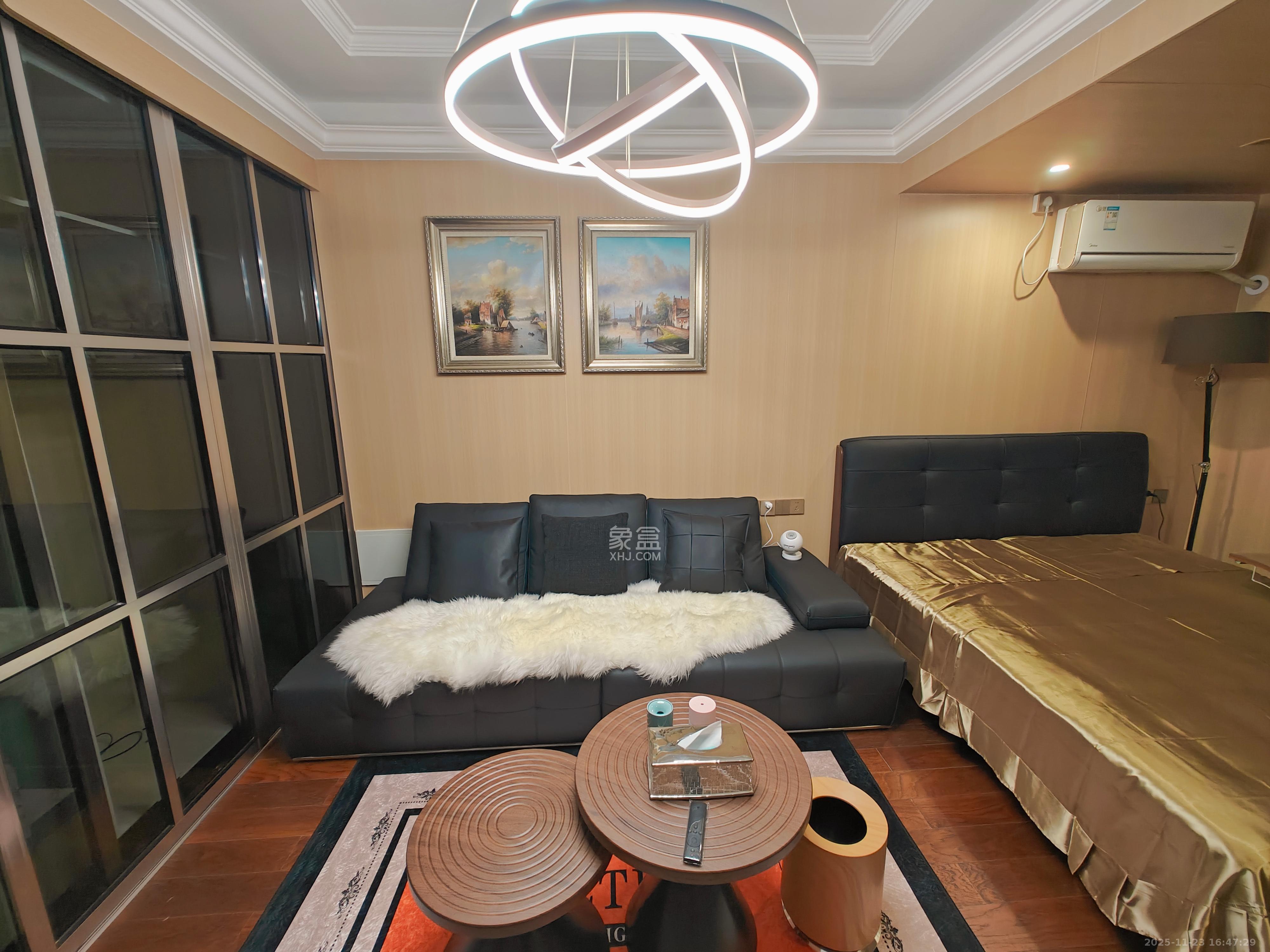 壹号公馆  1室1厅1卫    3500.0元/月