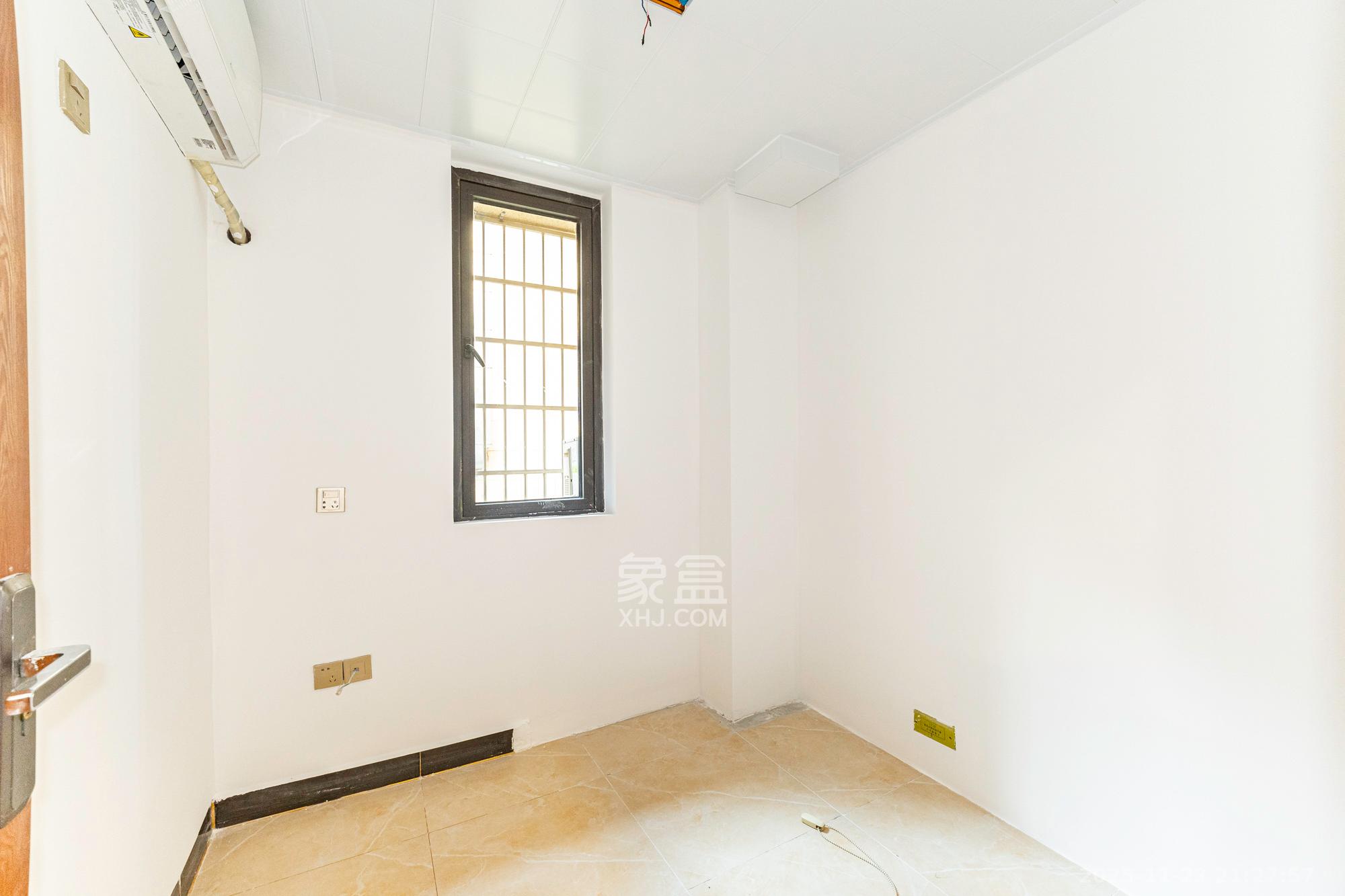 豪庭(江城豪庭) 3室2厅2卫 70.0万 豪庭(江城豪庭) 3室2厅2卫 70.0万卧室