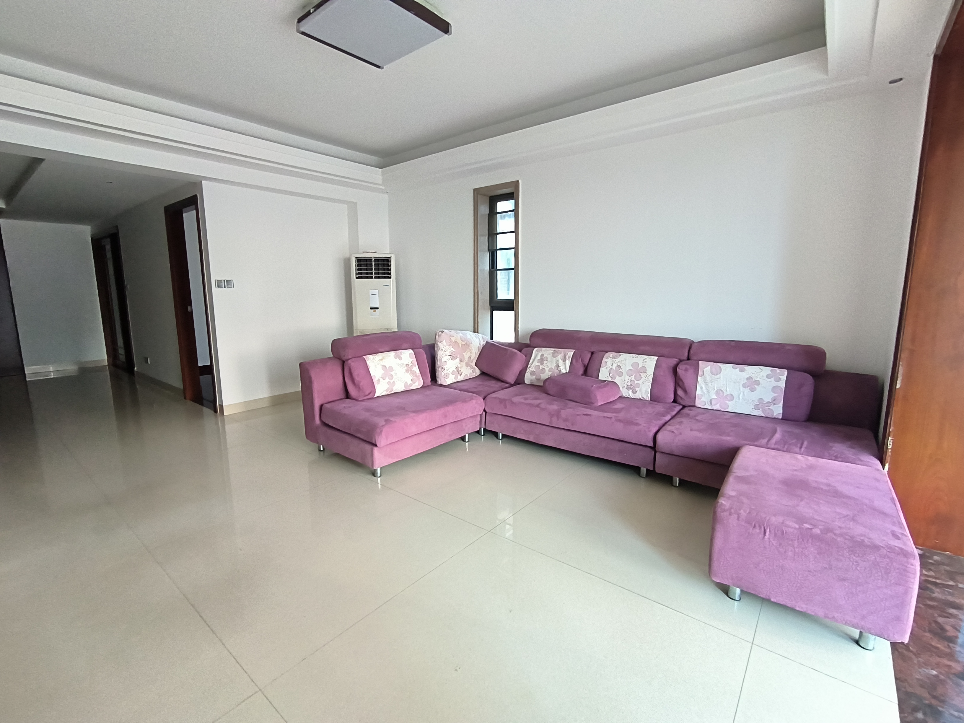 宝华海景 3室2厅2卫 4500.0元/月 宝华海景 3室2厅2卫 4500.0元/月室内图