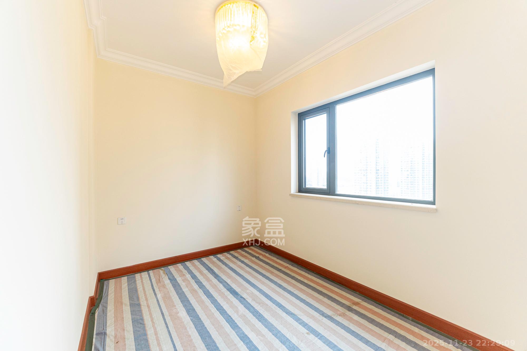 恒大雅苑 4室2厅2卫 150.0万 恒大雅苑 4室2厅2卫 150.0万卧室