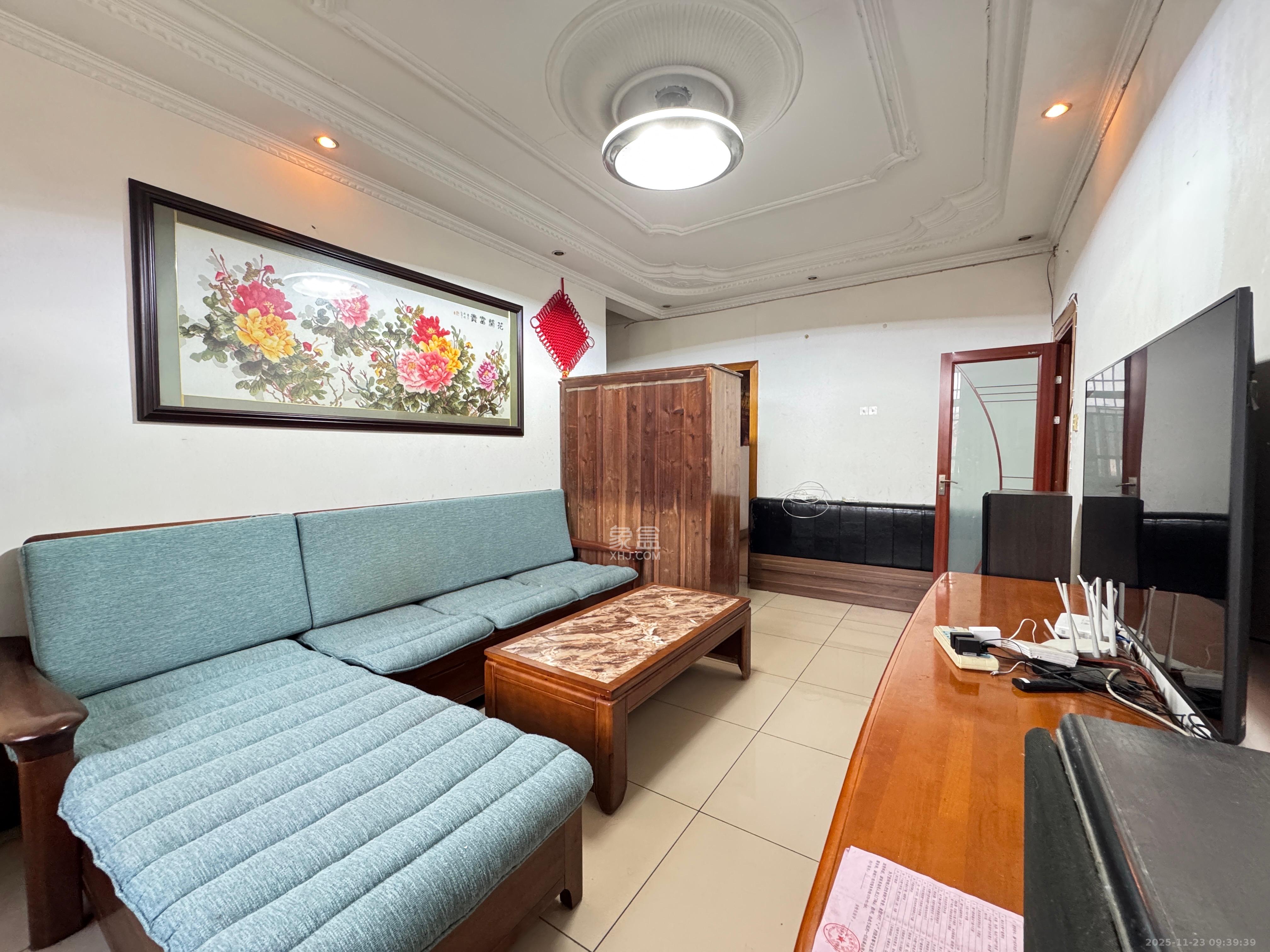 建工集团单位房  4室1厅1卫    2800.0元/月