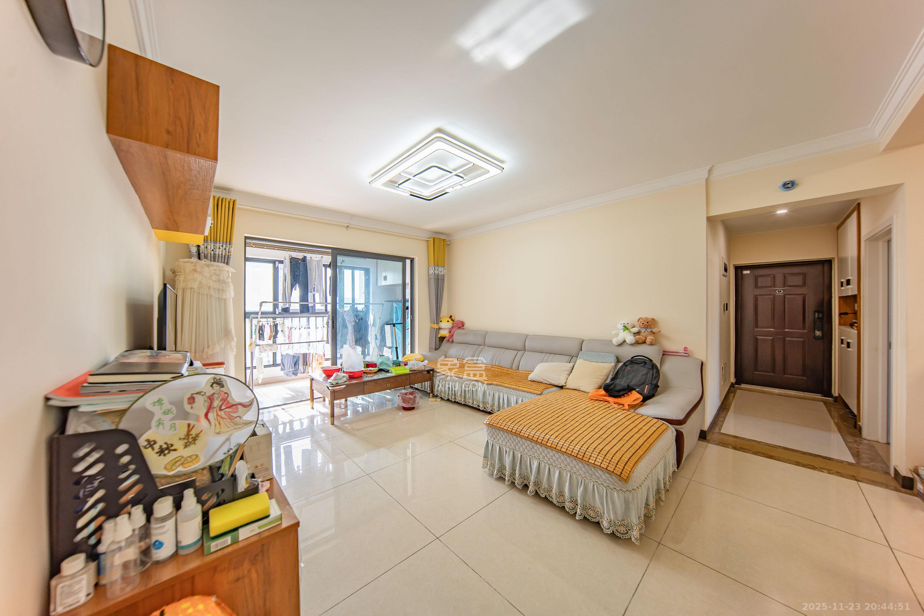 兰亭湾畔 4室2厅2卫 145.0万 兰亭湾畔 4室2厅2卫 145.0万客厅