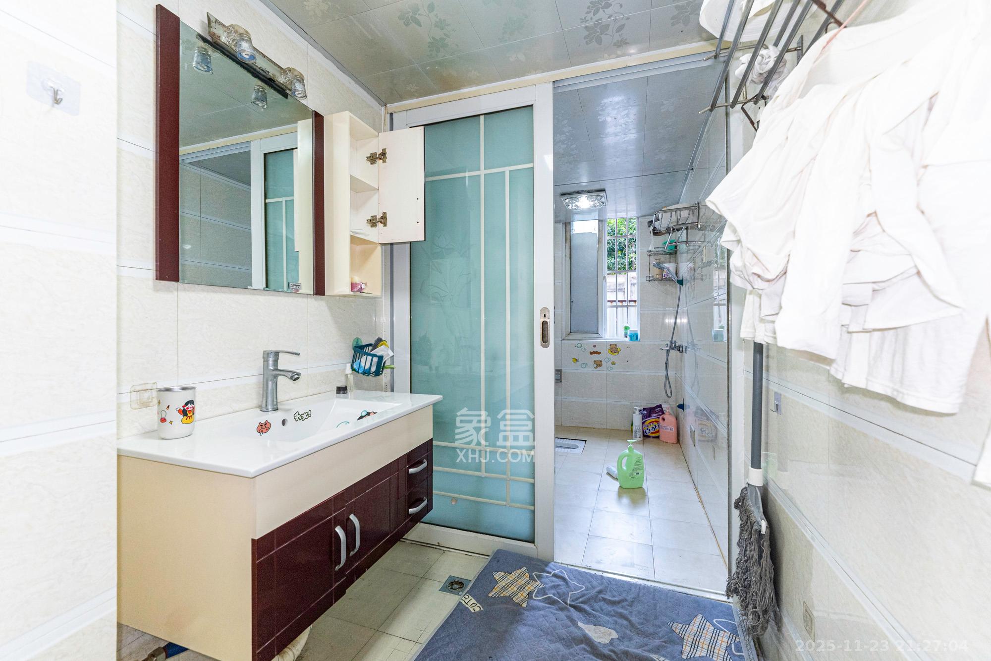 方略学府佳境  3室2厅2卫    54.0万卫生间