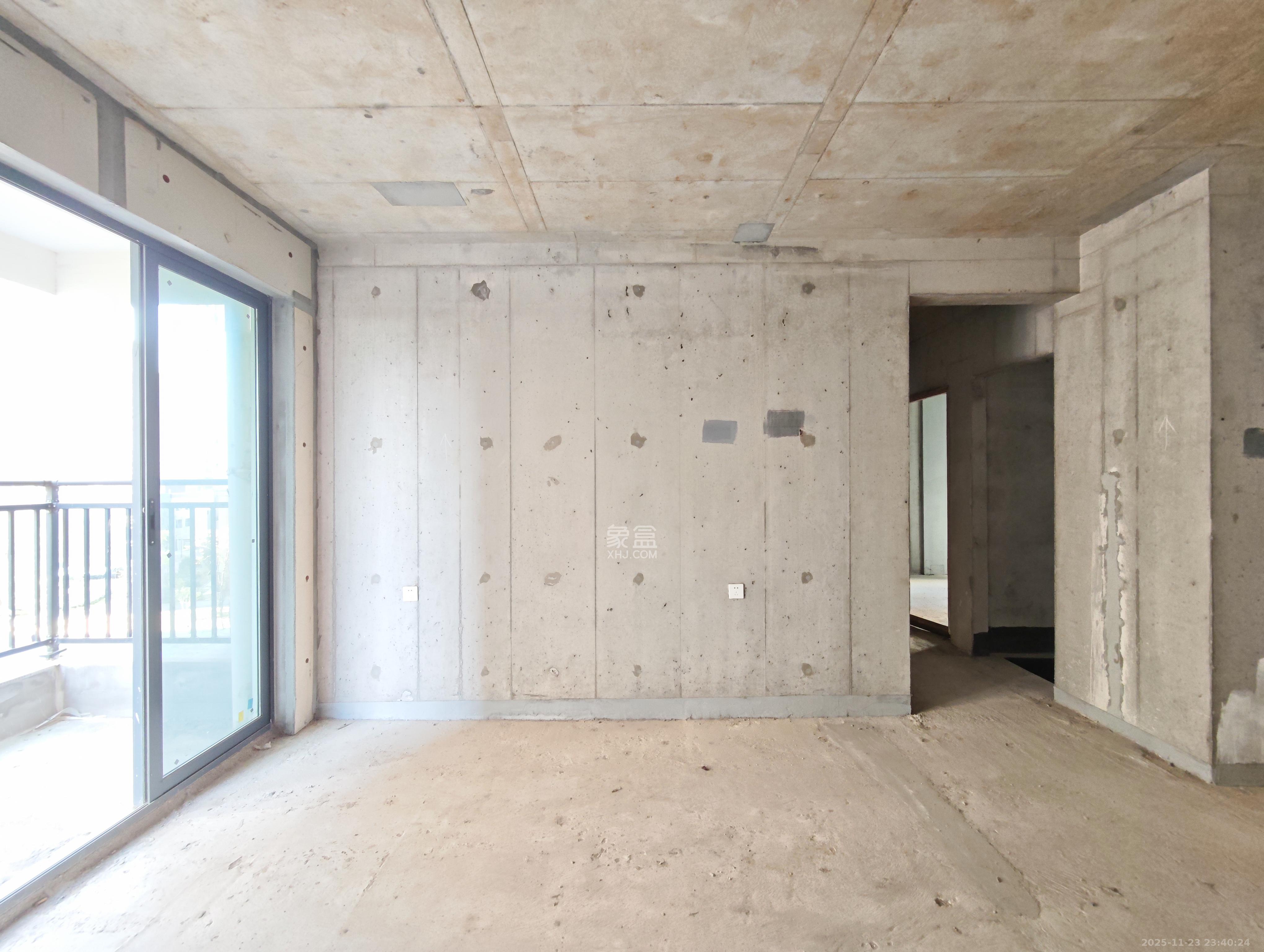 伊景园滨河苑  3室2厅2卫    70.0万客厅