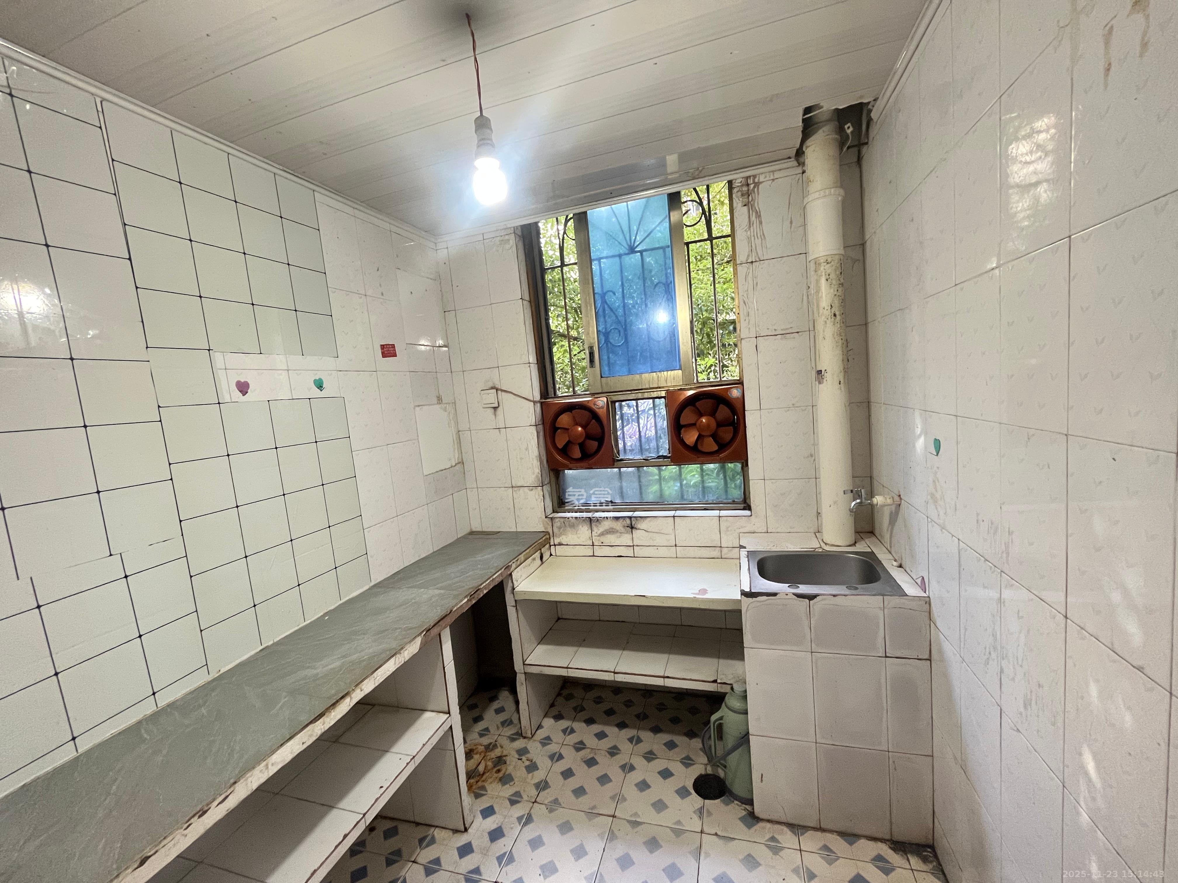 马王堆陶瓷城新合区  2室2厅1卫    1400.0元/月室内图