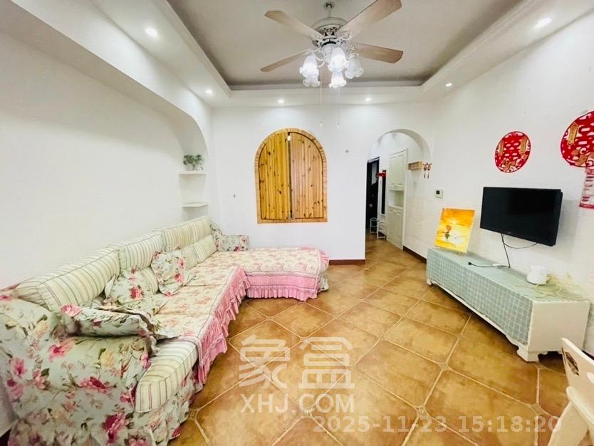 山水湾  2室2厅1卫    1600.0元/月室内图