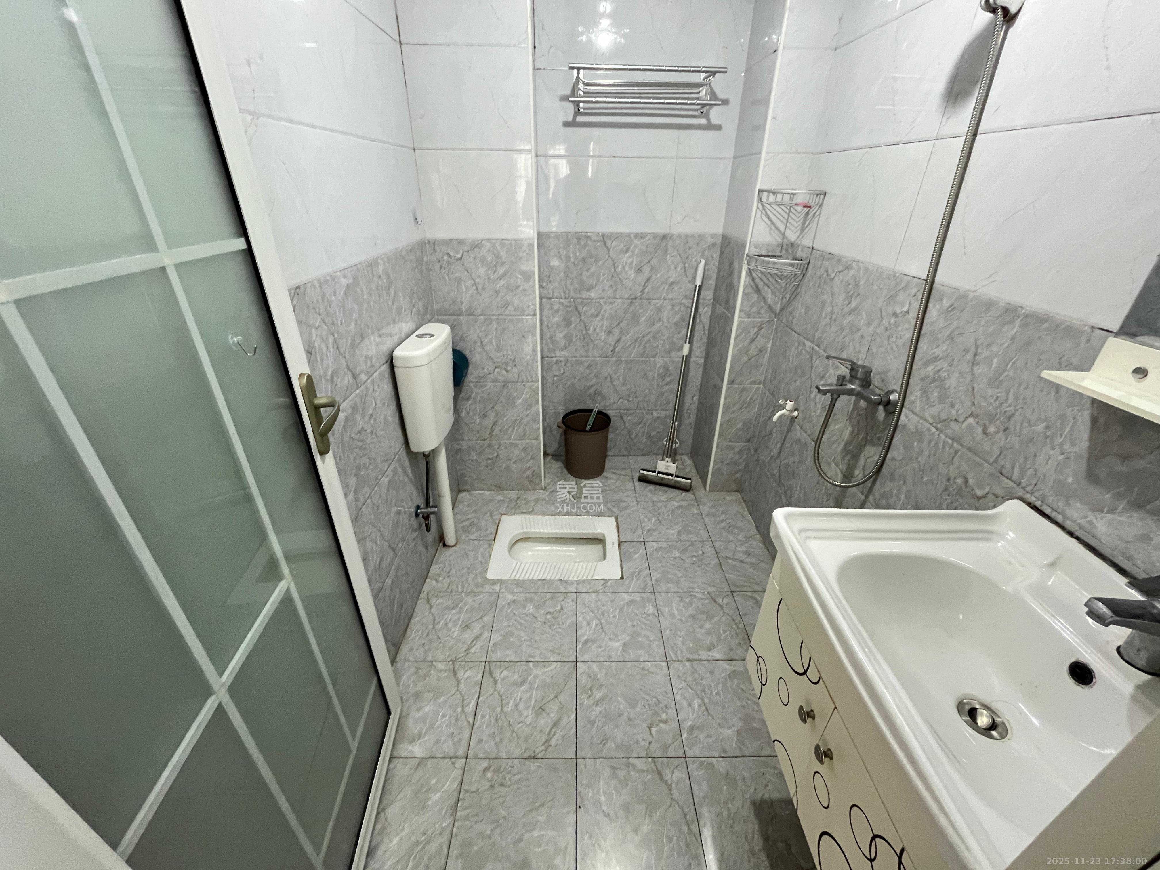 地质家园一、二期(地泰人民公馆) 1室1厅1卫 2200.0元/月 地质家园一、二期(地泰人民公馆) 1室1厅1卫 2200.0元/月室内图