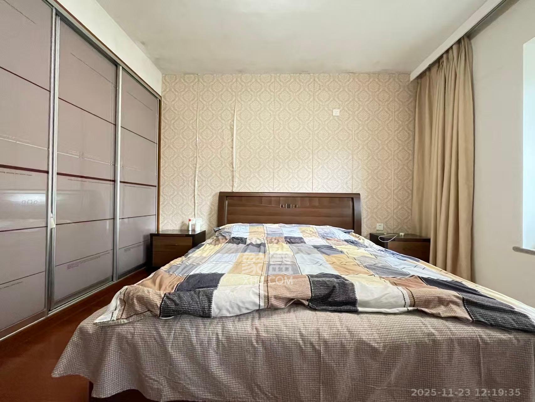 保利麓谷林语A区  1室2厅1卫    2300.0元/月室内图