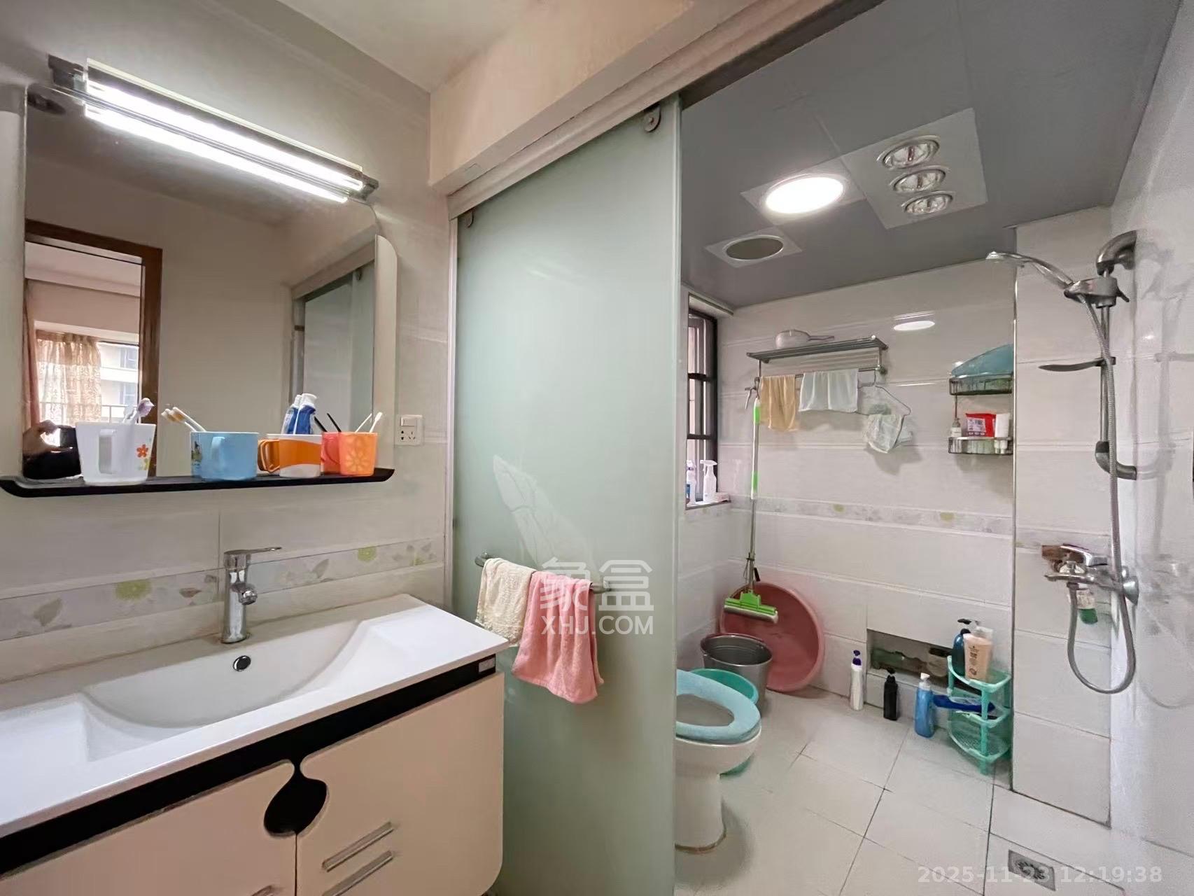 保利麓谷林语A区  1室2厅1卫    2300.0元/月室内图