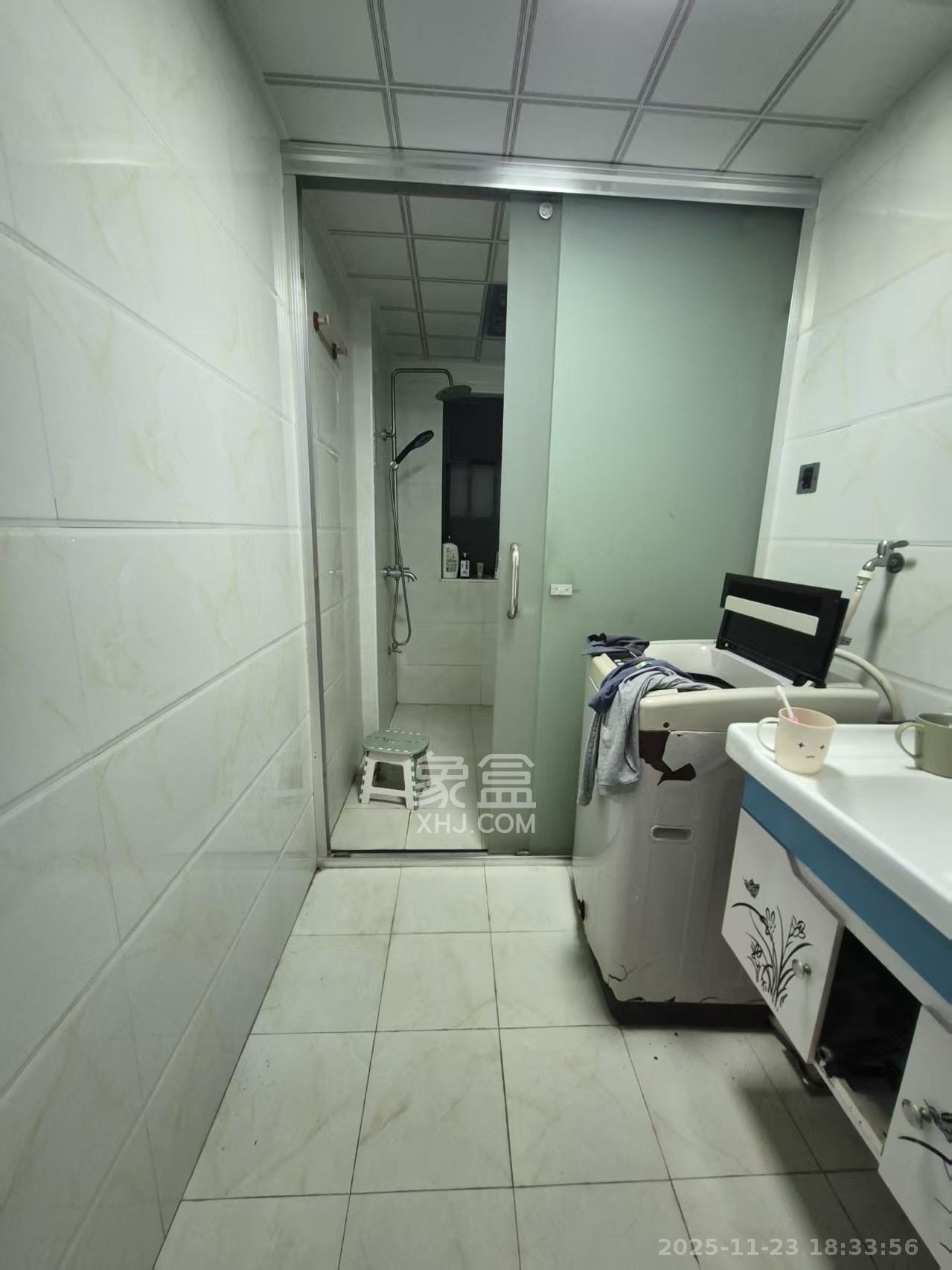 枫华府第  3室2厅2卫    1800.0元/月室内图