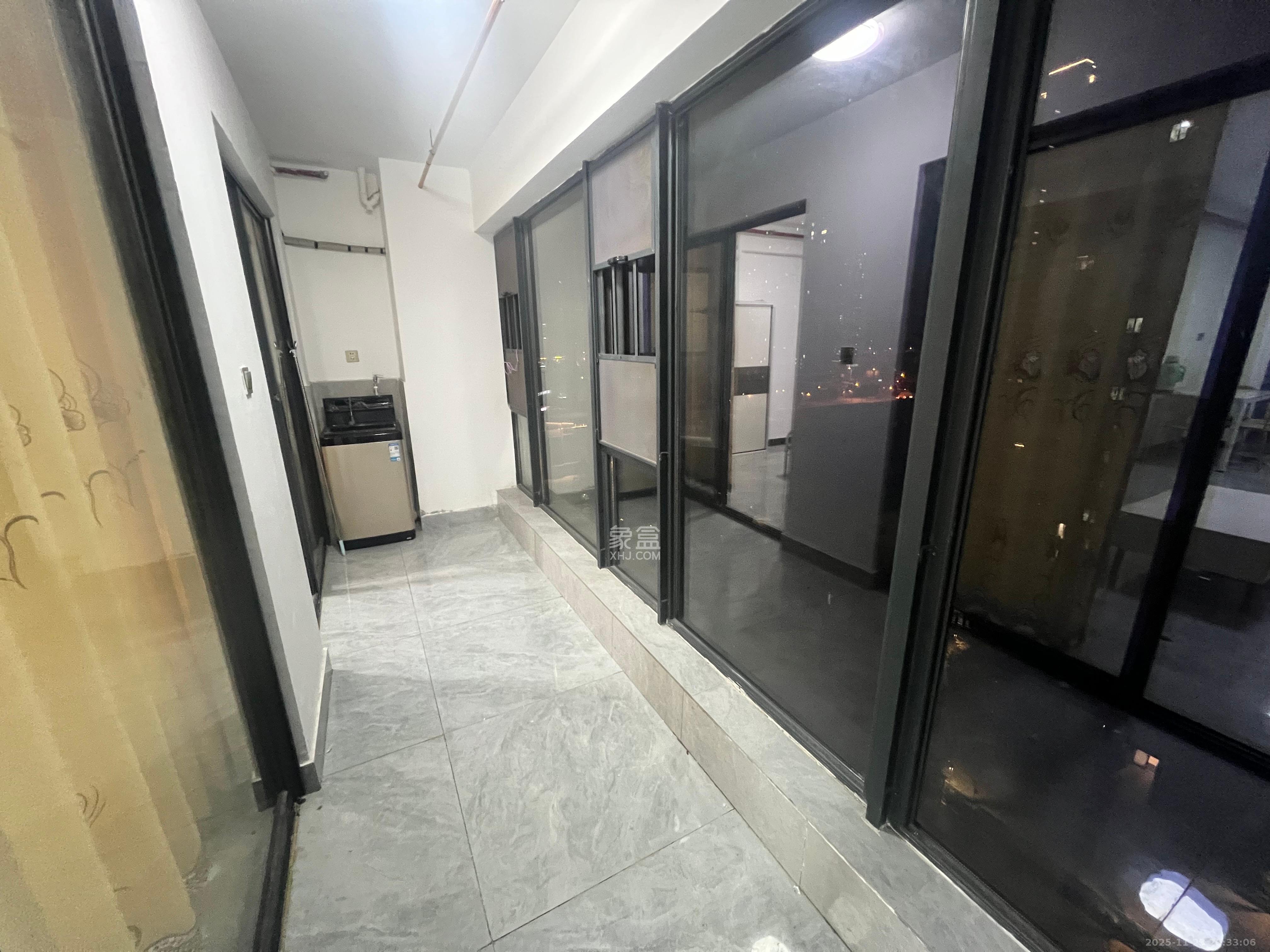 南山梅溪一方  3室2厅2卫    2300.0元/月室内图