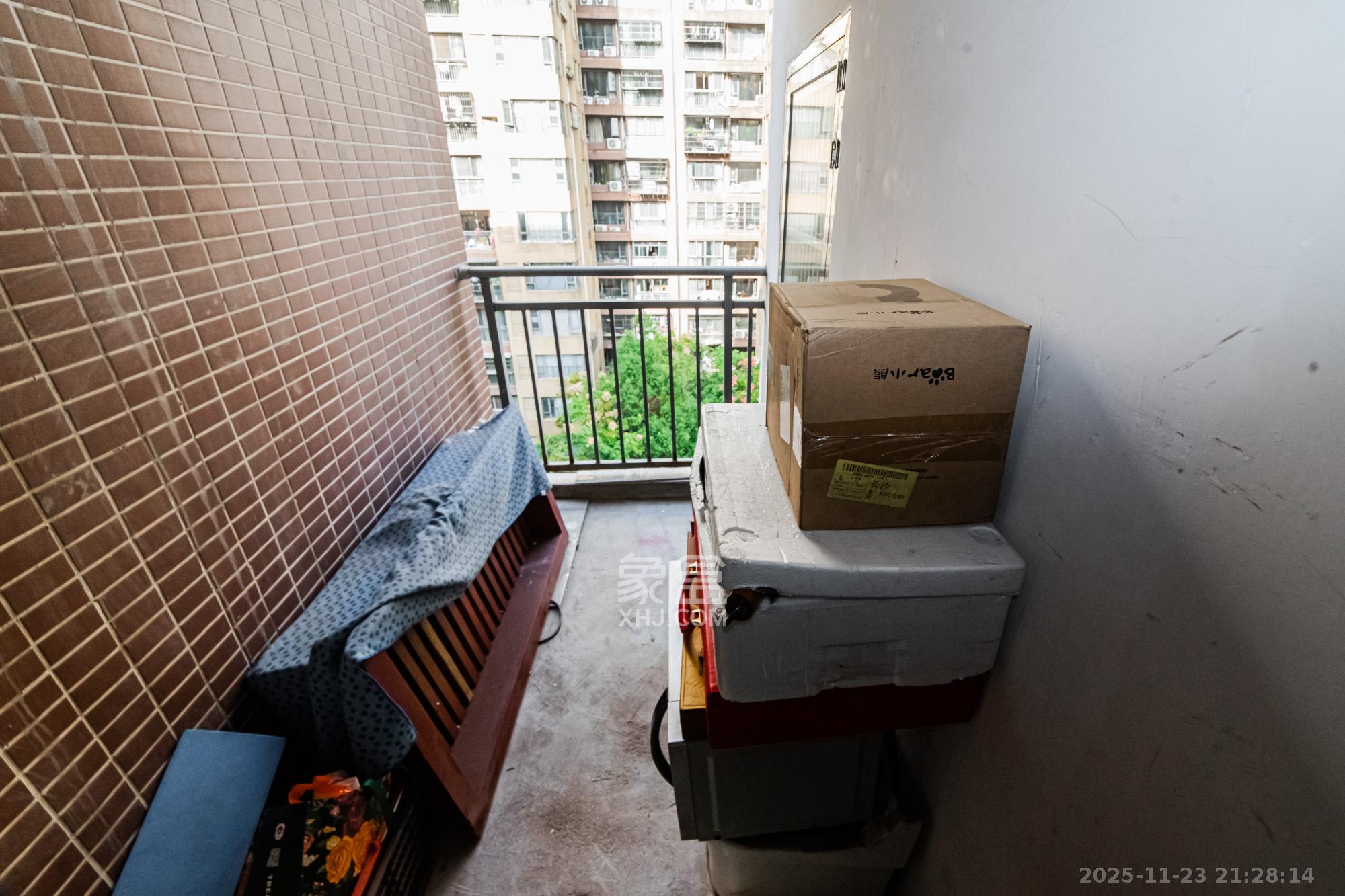 英祥春天  1室2厅2卫    95.0万阳台