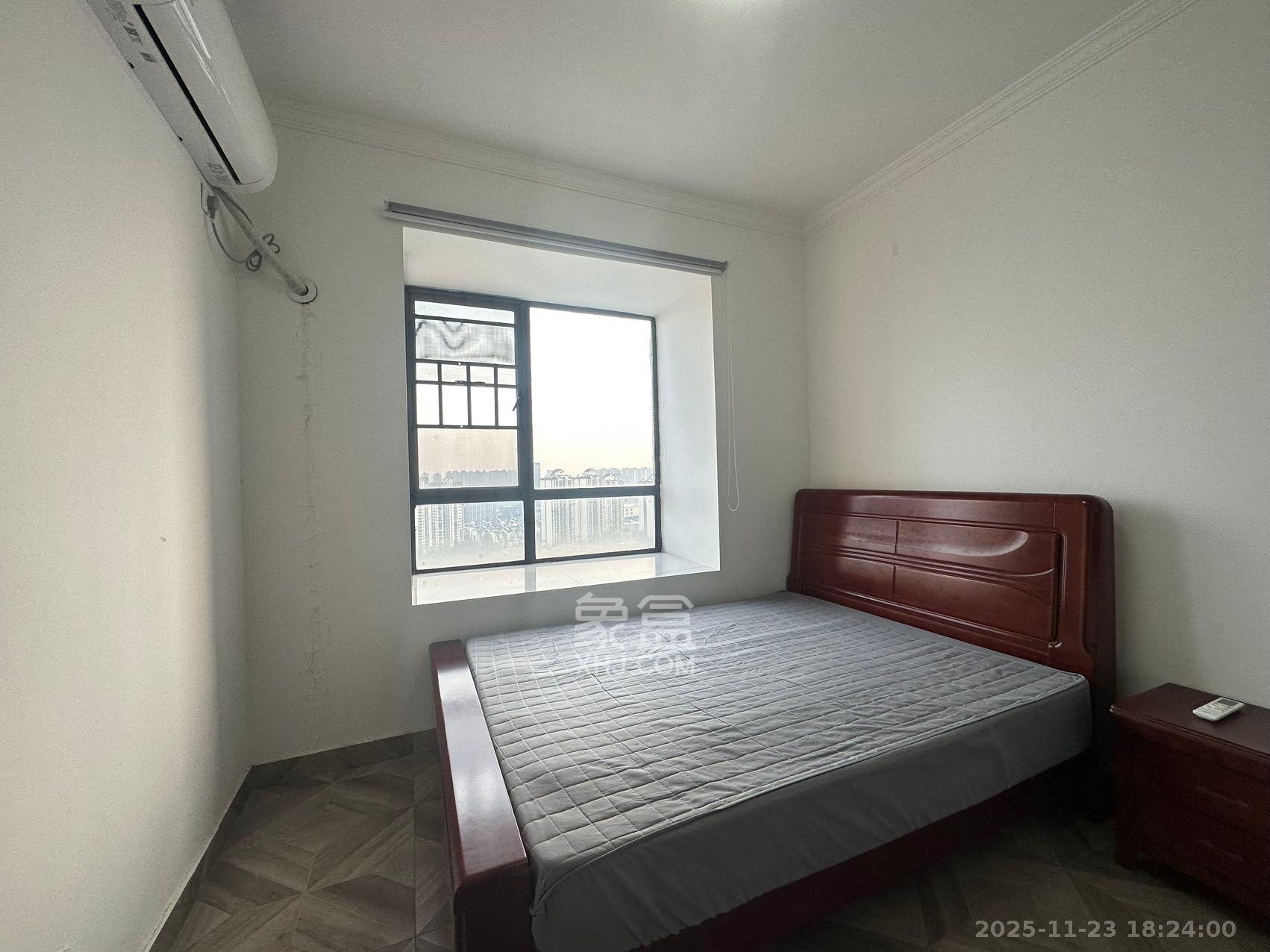 金鹰玖珑山 3室1厅2卫 2200.0元/月 金鹰玖珑山 3室1厅2卫 2200.0元/月室内图