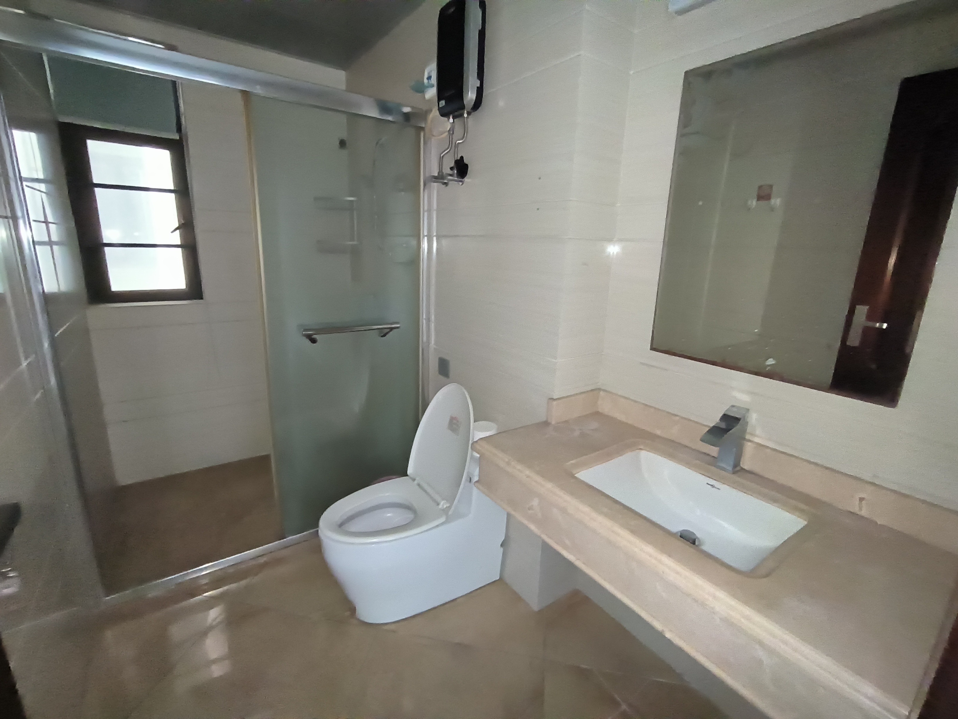 宝华海景 3室2厅2卫 4500.0元/月 宝华海景 3室2厅2卫 4500.0元/月室内图