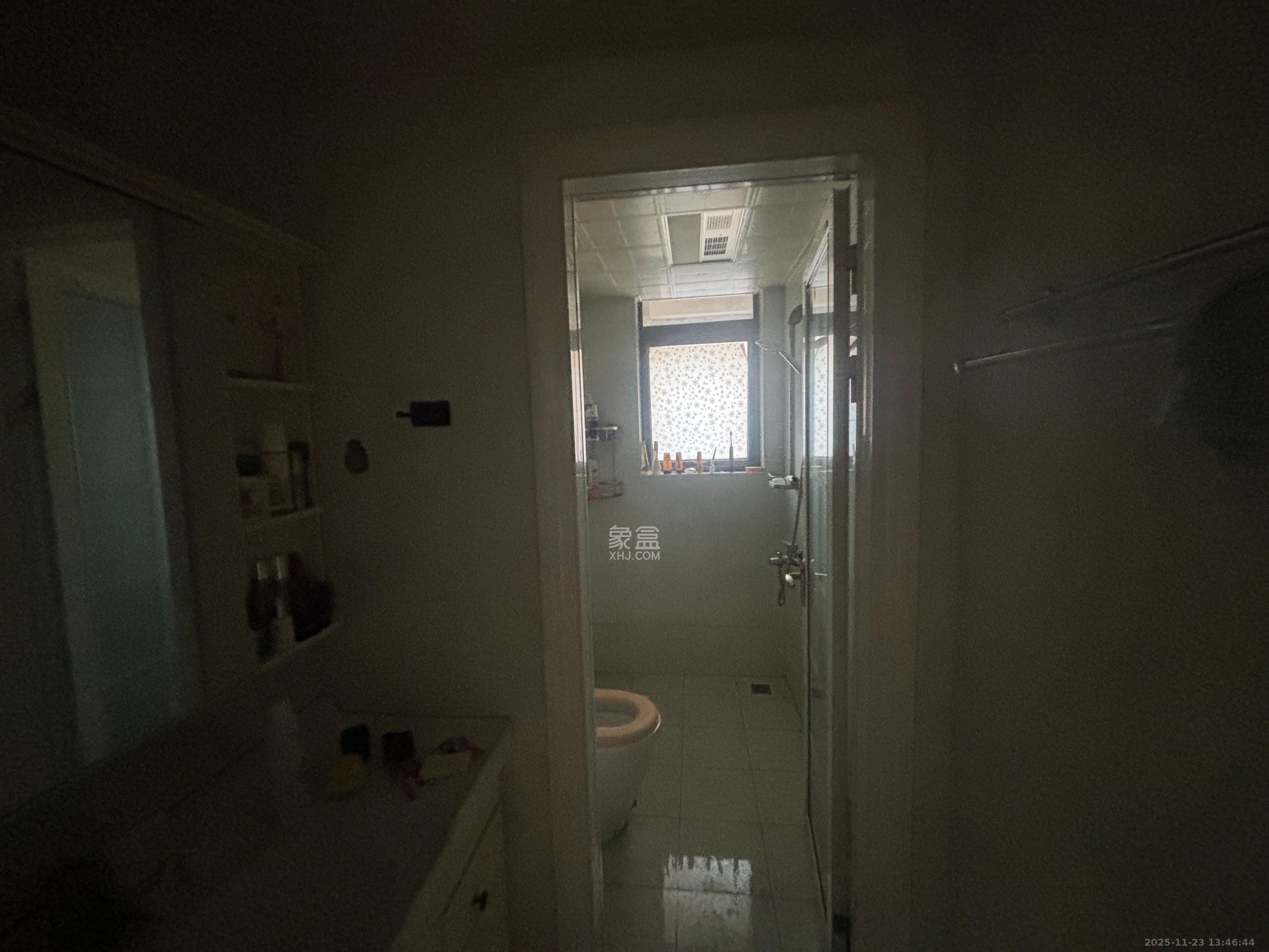 新华都万家城  3室2厅2卫    2300.0元/月室内图