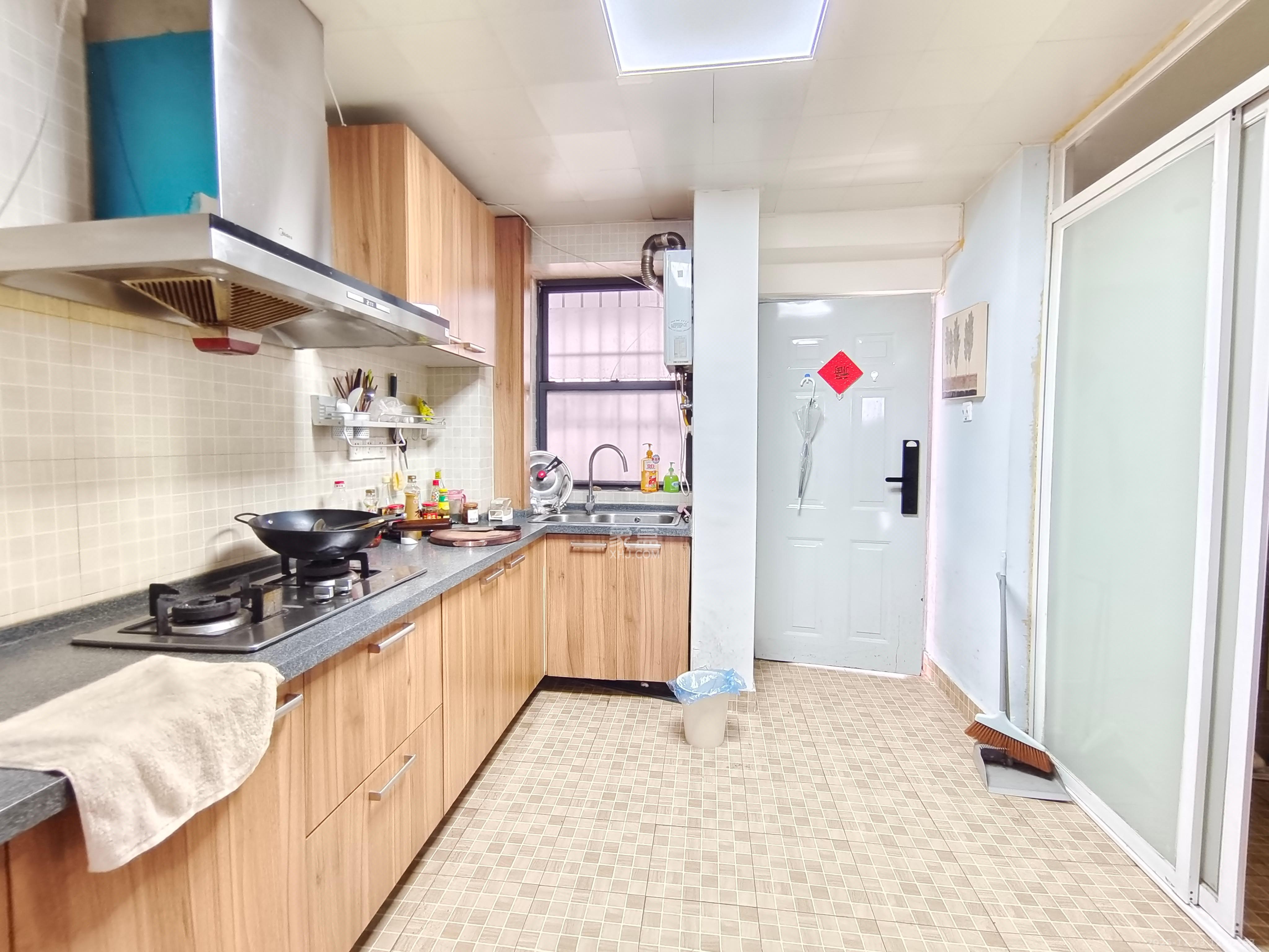 阳光100二期 1室1厅1卫 1700.0元/月 阳光100二期 1室1厅1卫 1700.0元/月室内图