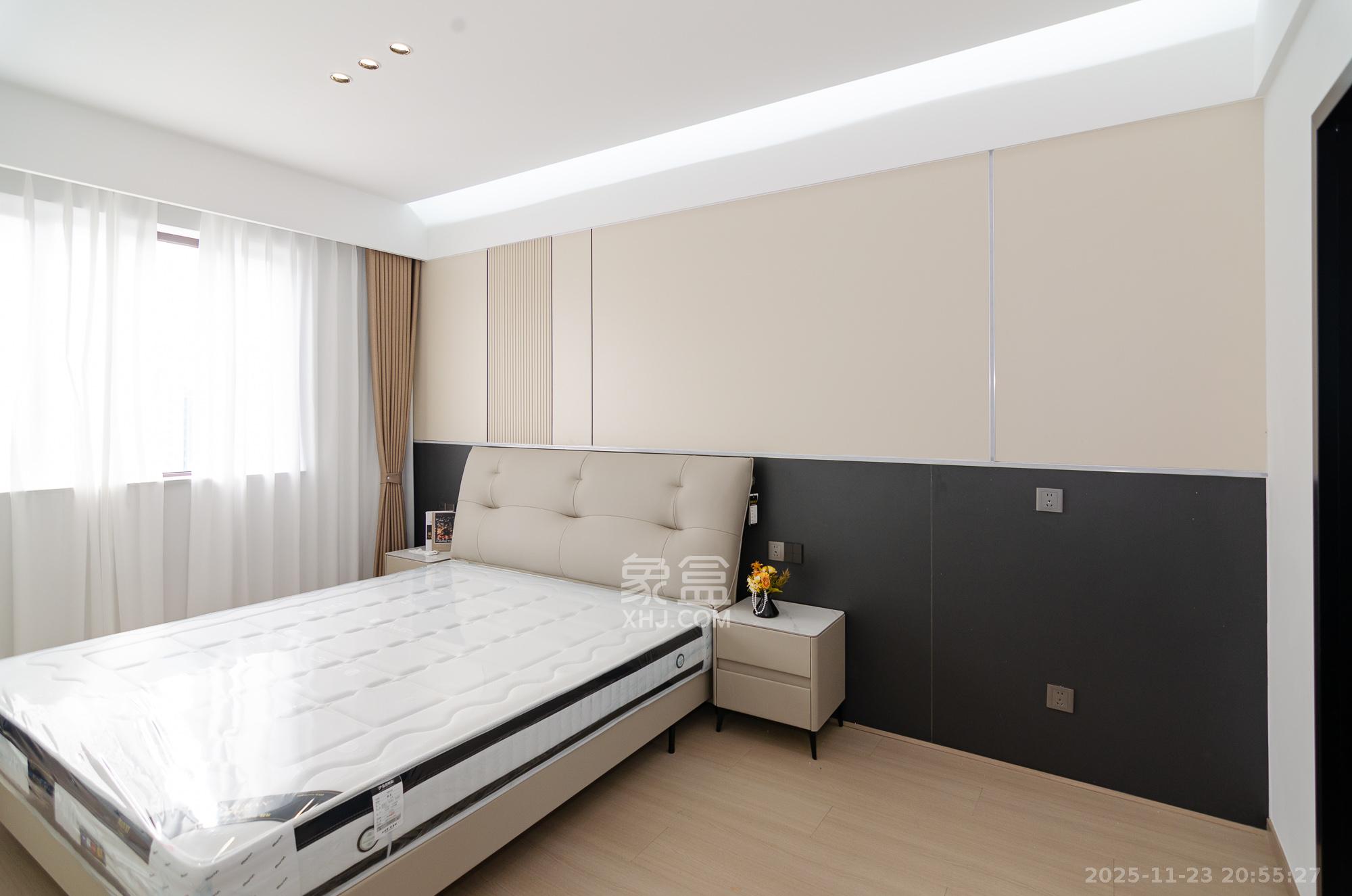 新华联梦想城  4室2厅2卫    113.8万卧室