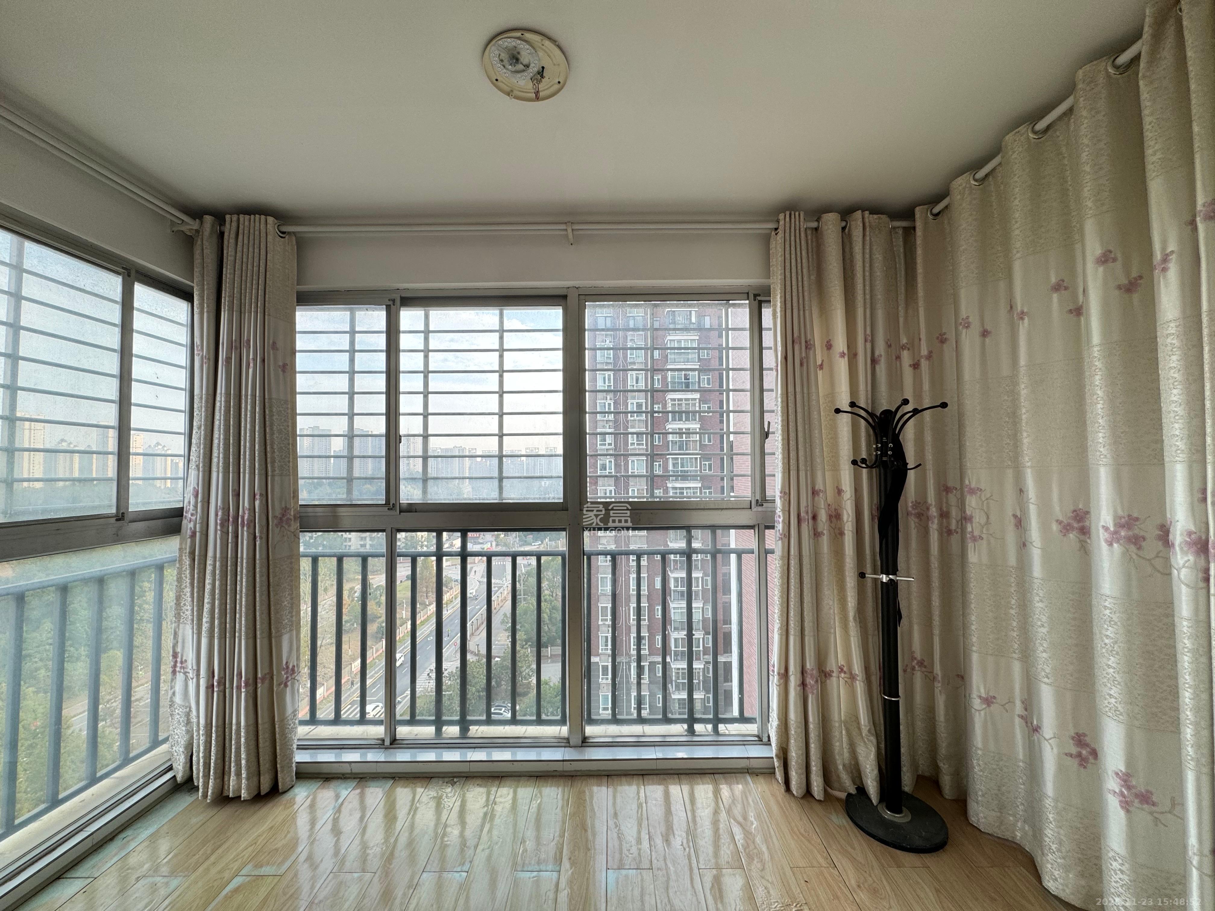 学府华庭 3室2厅2卫 2500.0元/月 学府华庭 3室2厅2卫 2500.0元/月室内图