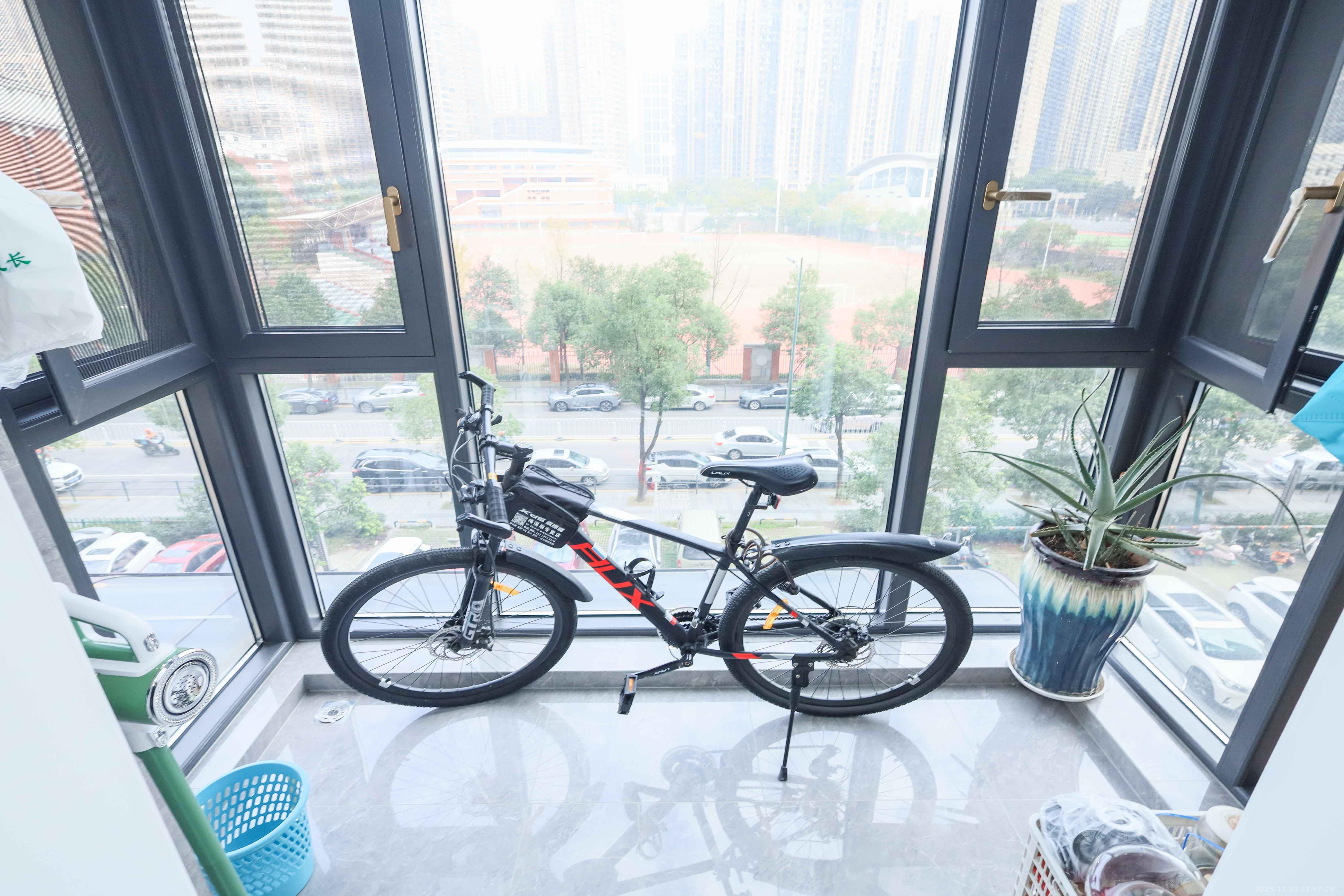 中国铁建梅溪青秀三期  4室2厅2卫    198.0万阳台