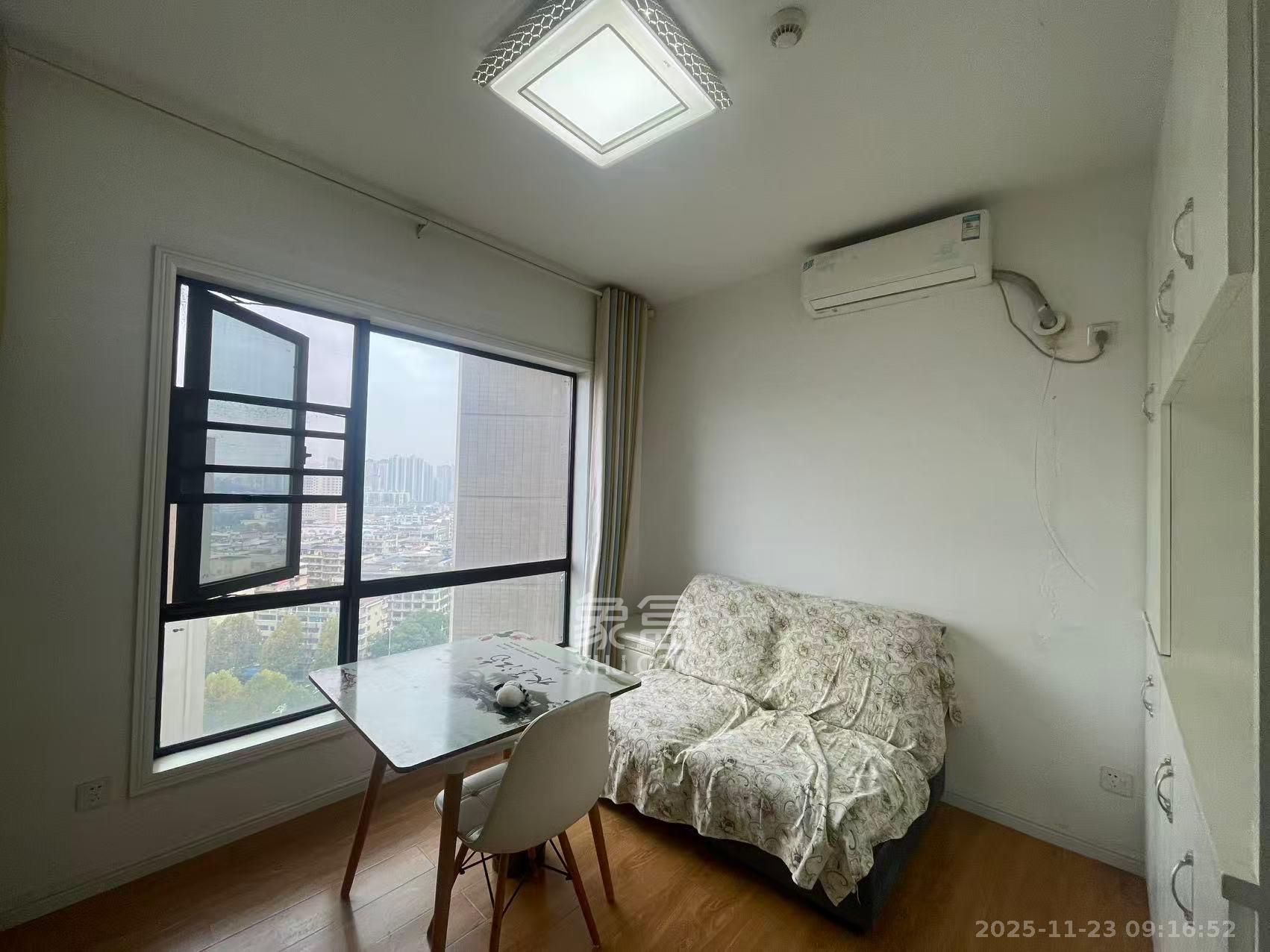 达美D6区  1室1厅1卫    1900.0元/月室内图1