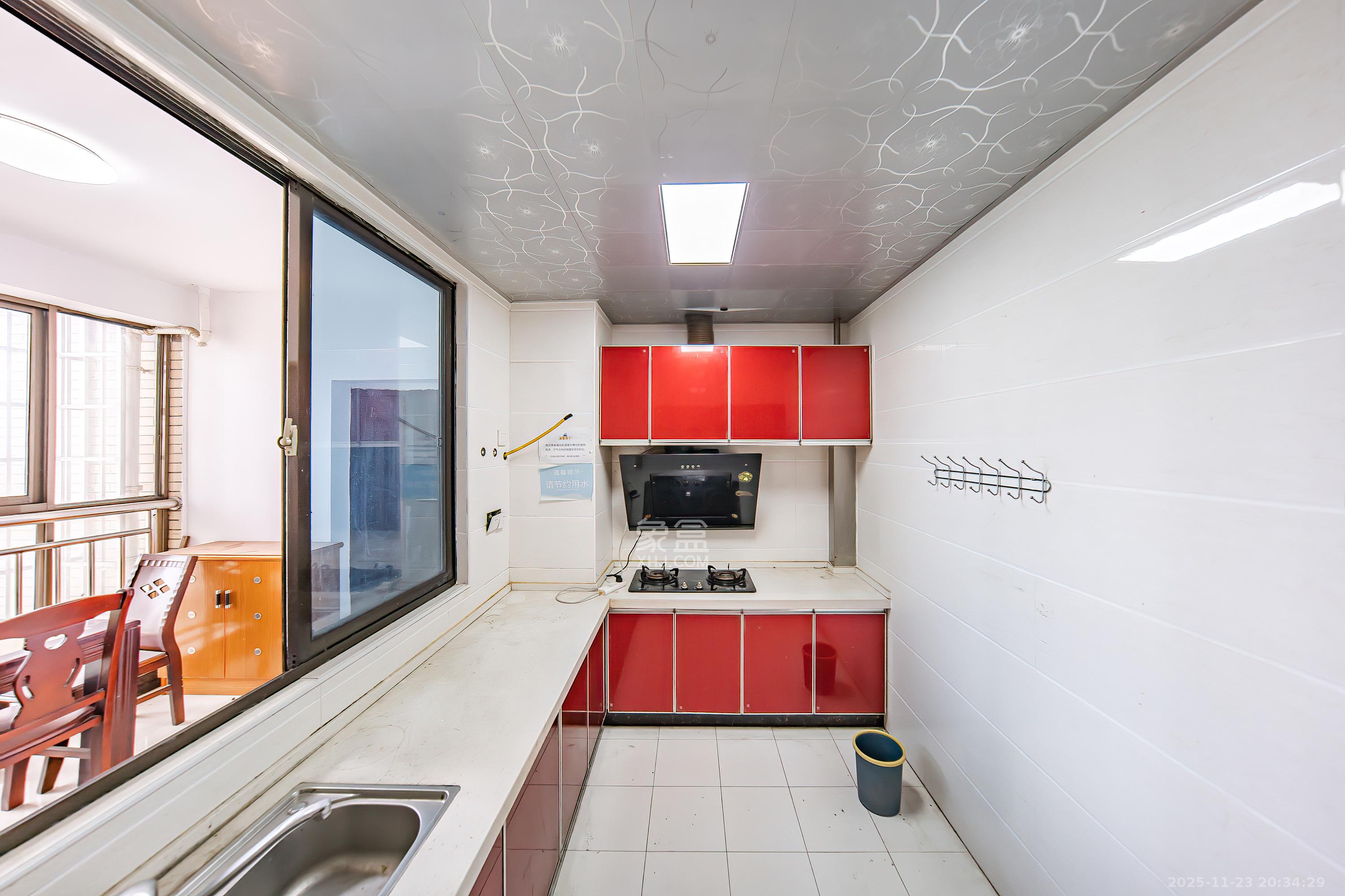 四方水岸(世方水岸) 3室2厅1卫 95.0万 四方水岸(世方水岸) 3室2厅1卫 95.0万厨房