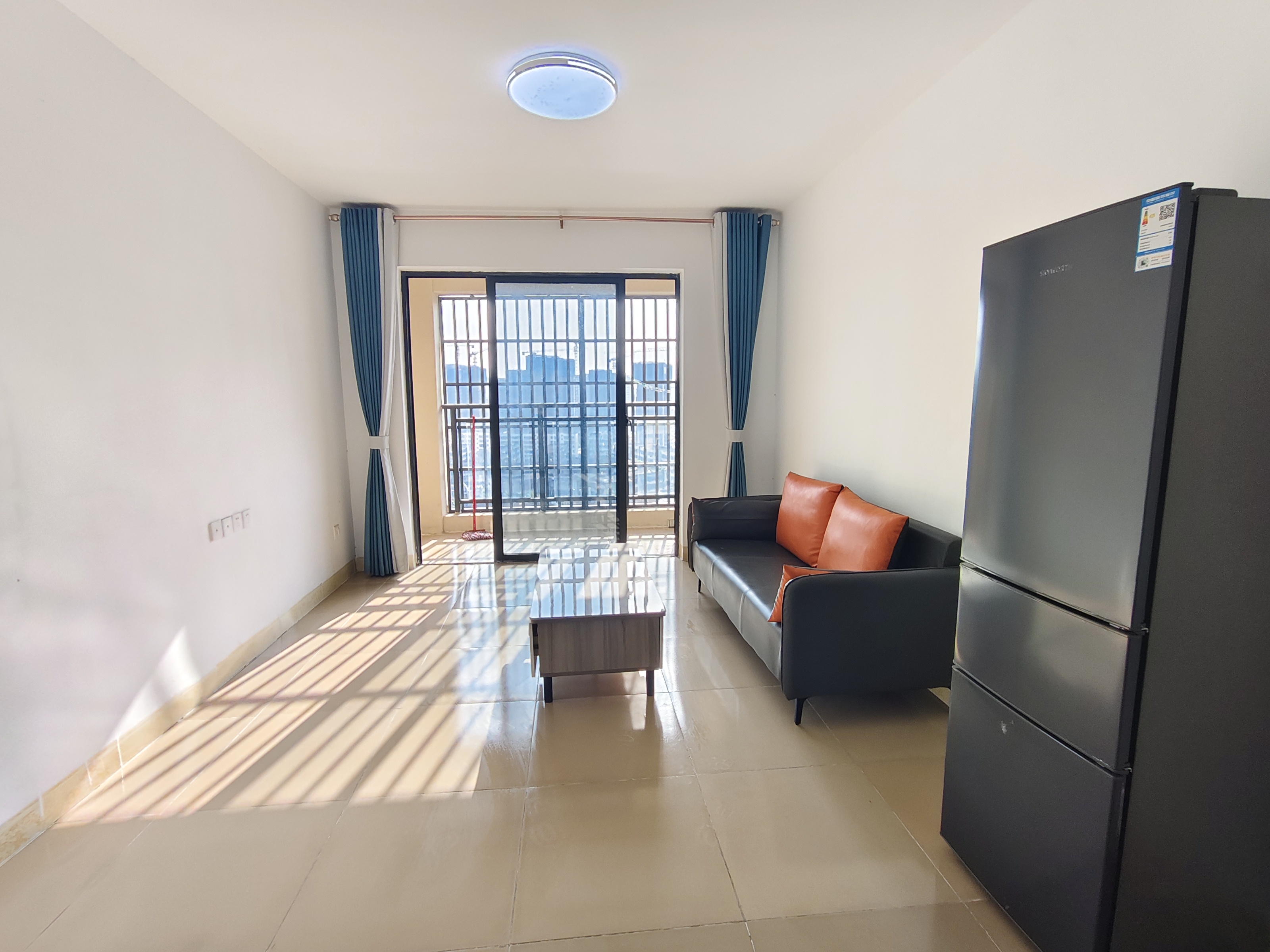 冠盛天泽园  2室2厅1卫    2400.0元/月