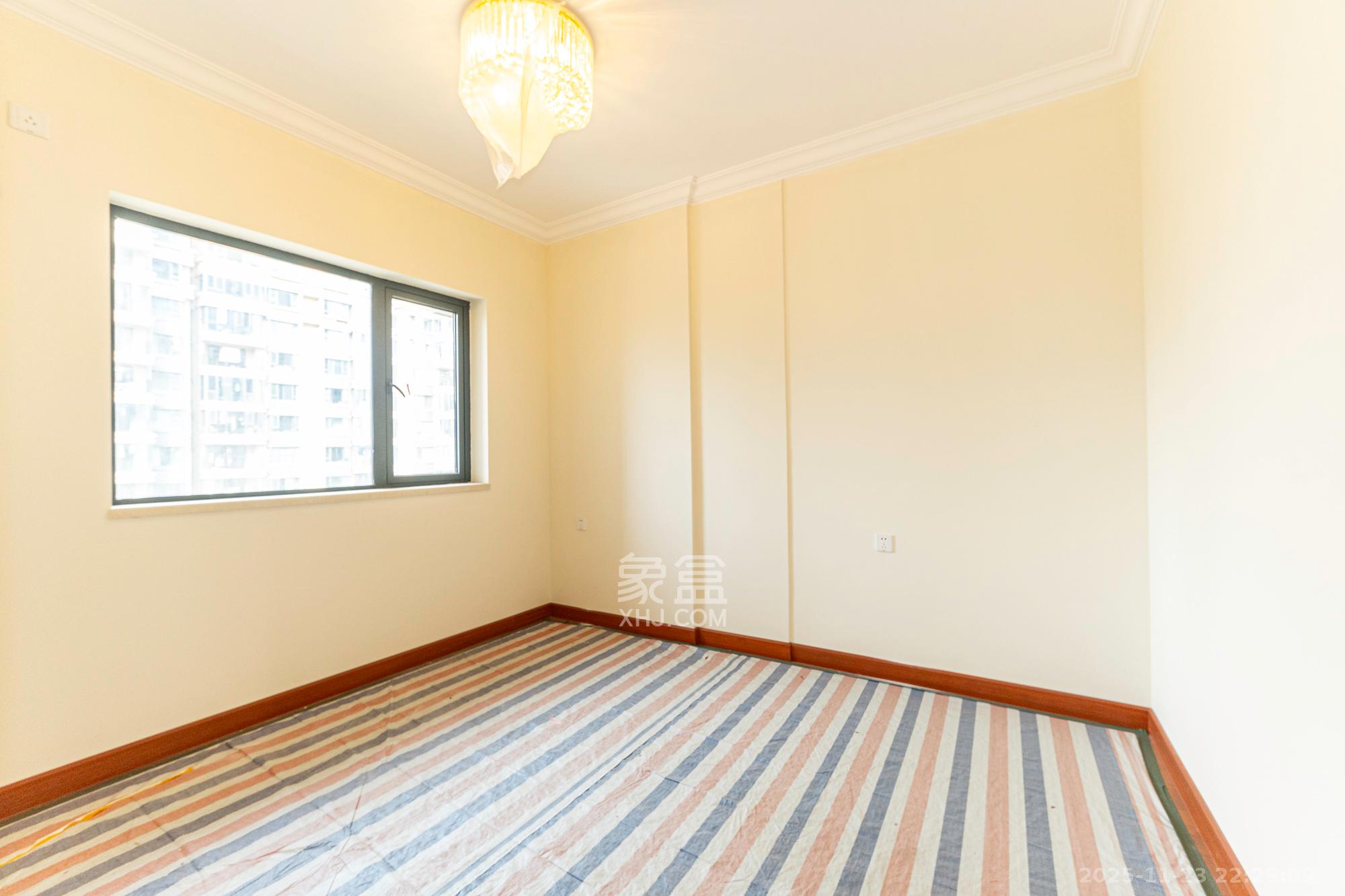 恒大雅苑 4室2厅2卫 150.0万 恒大雅苑 4室2厅2卫 150.0万卧室