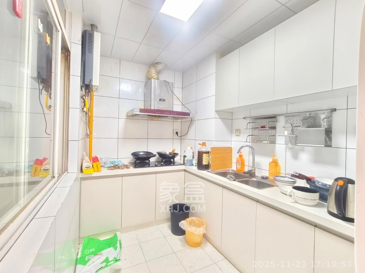 顺天黄金海岸  3室2厅2卫    2600.0元/月室内图