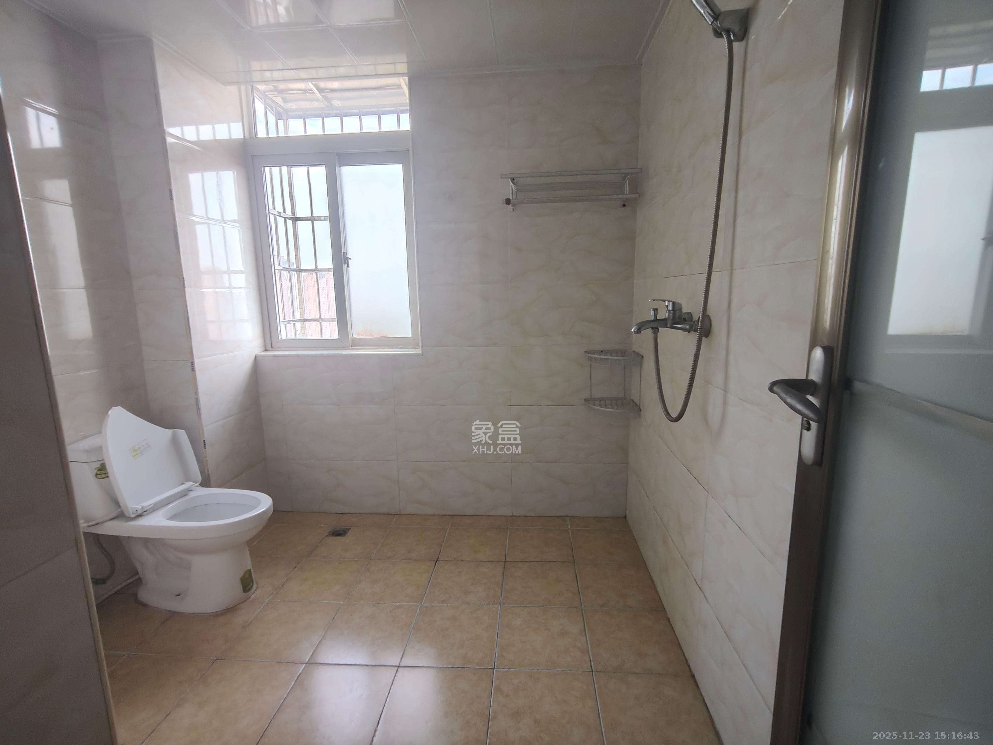 星城新宇瑞景苑（景塘苑）  3室2厅2卫    2400.0元/月室内图