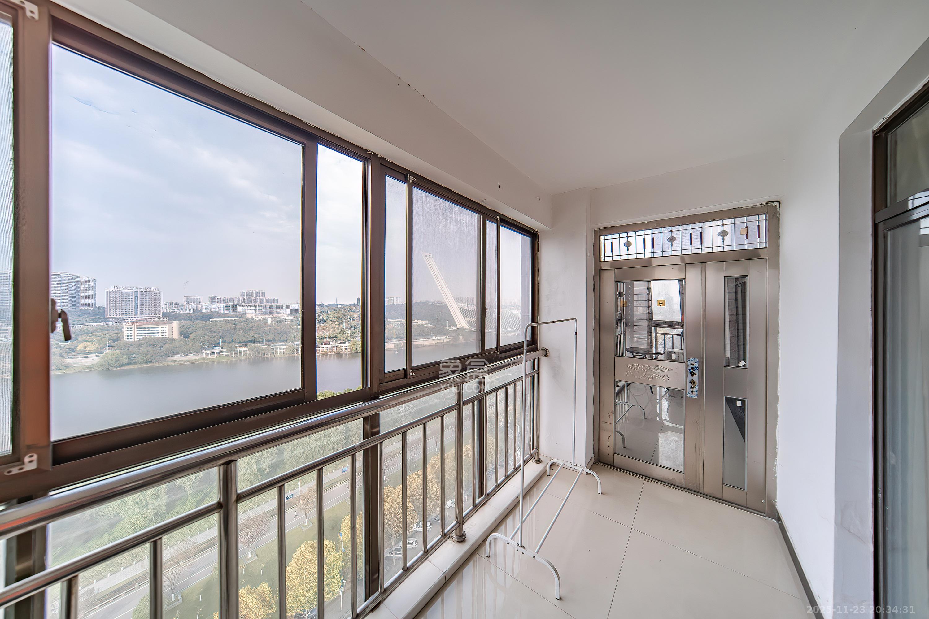 四方水岸(世方水岸)  3室2厅1卫    95.0万阳台