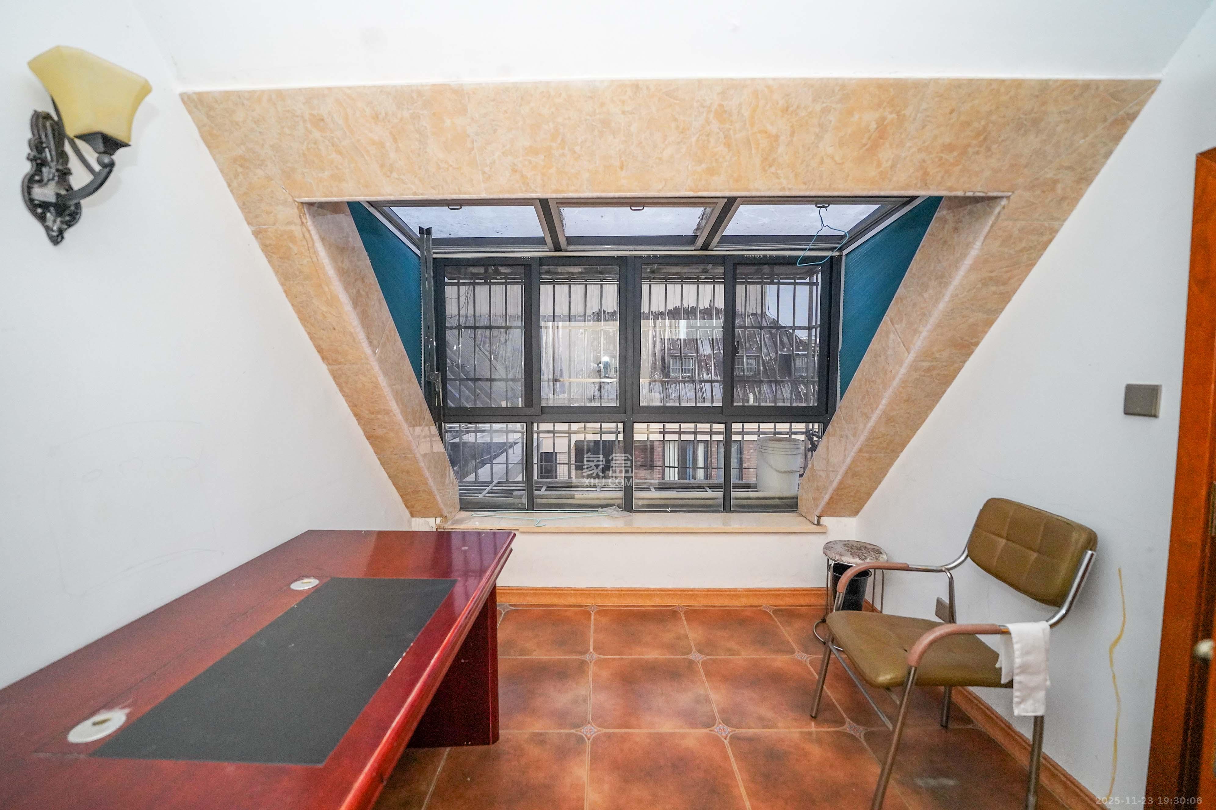 五矿紫湖香醍  2室2厅1卫    89.8万卧室