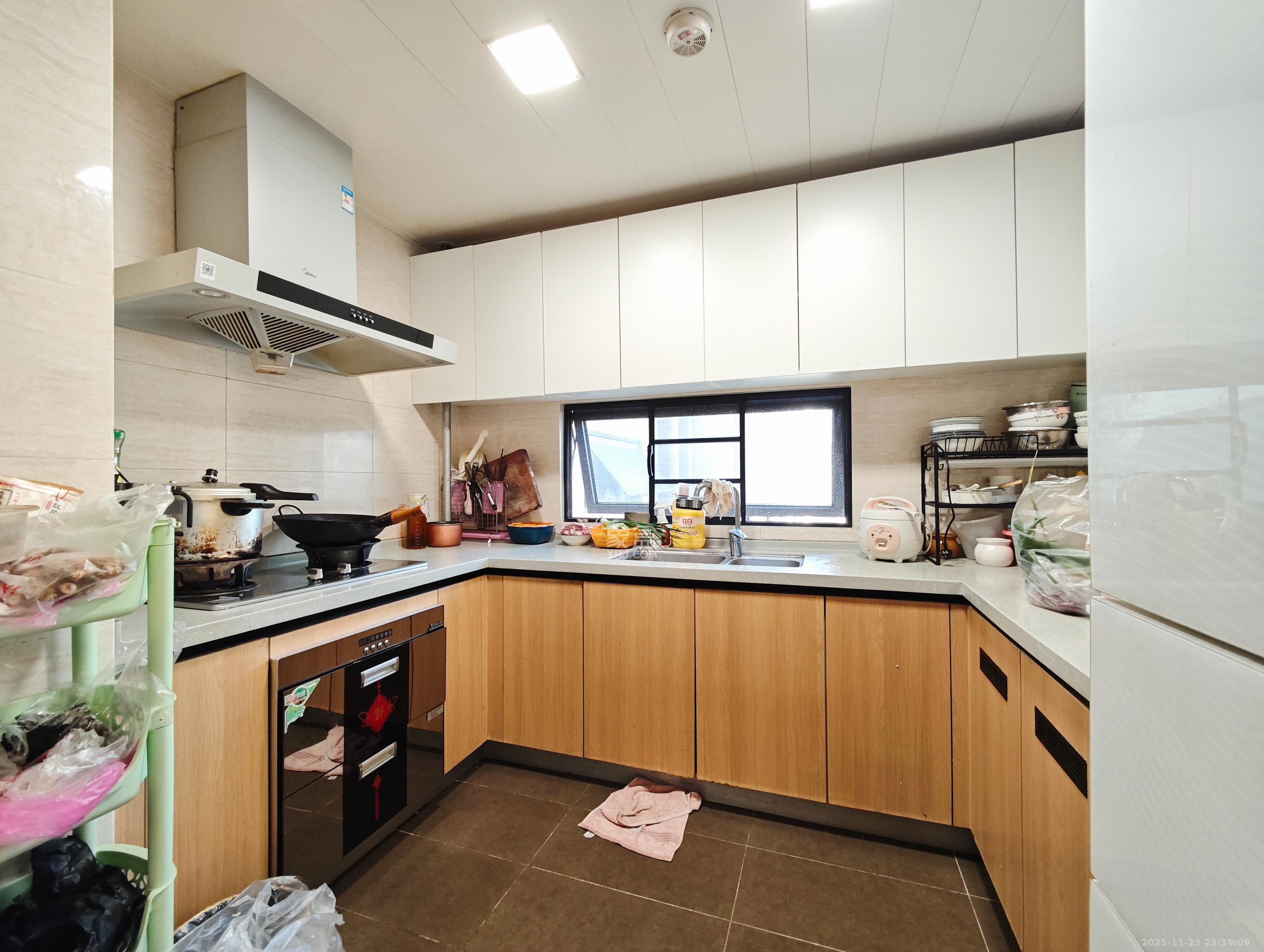 万科魅力之城非凡里  3室2厅2卫    125.0万其他