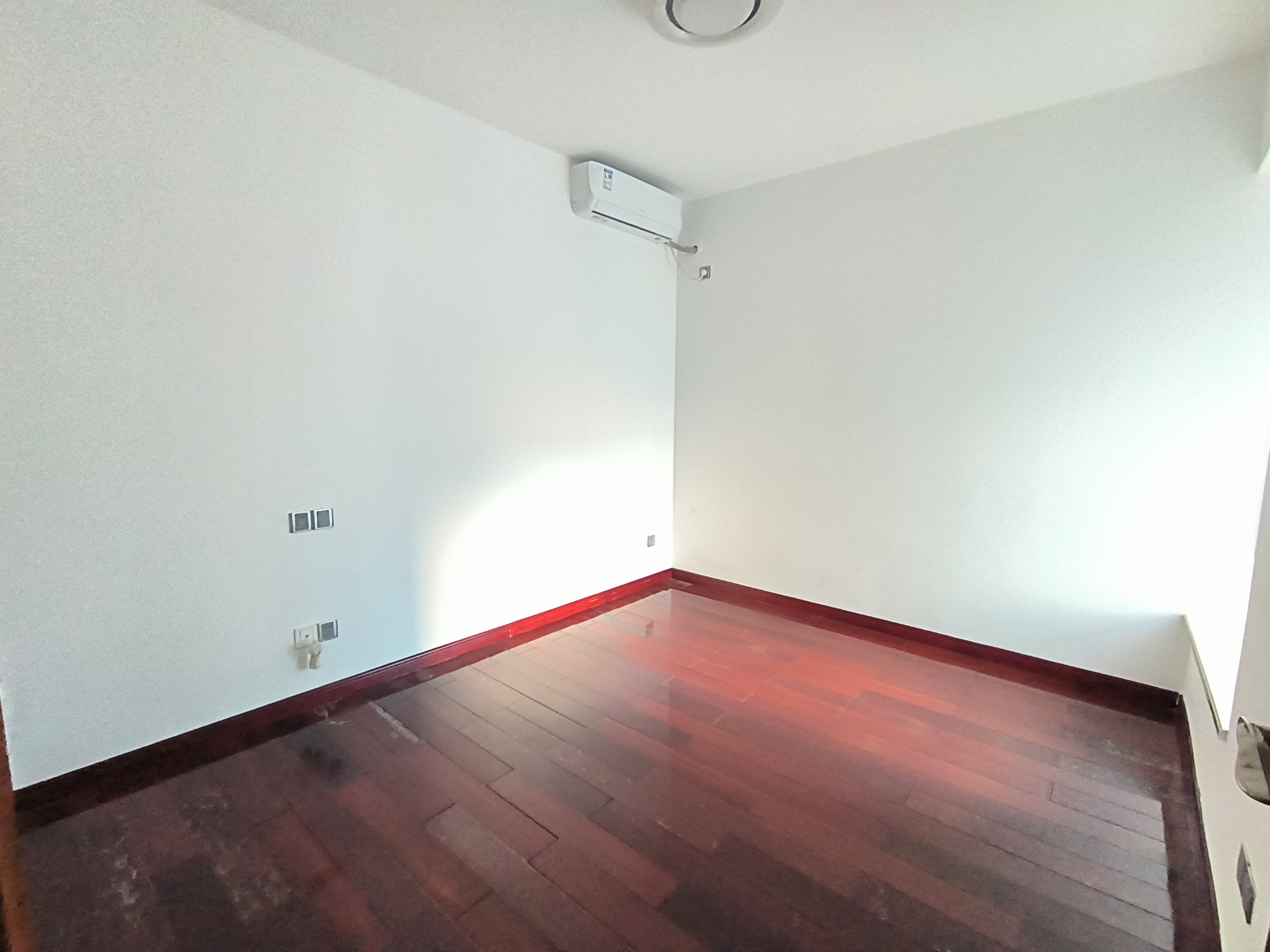 宝华海景 3室2厅2卫 4500.0元/月 宝华海景 3室2厅2卫 4500.0元/月室内图