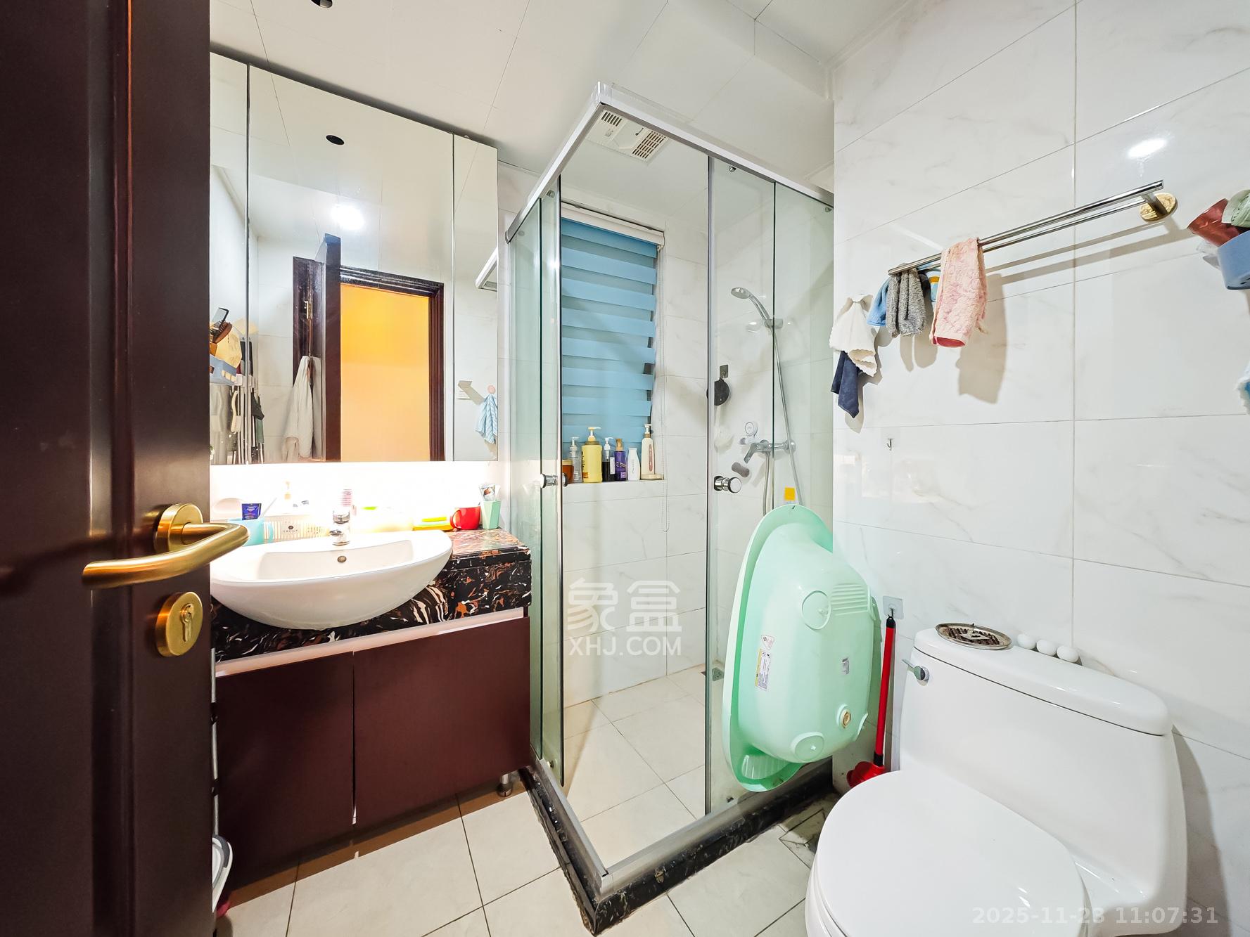 恒大御景天下城一期 3室2厅1卫 65.0万 恒大御景天下城一期 3室2厅1卫 65.0万卫生间