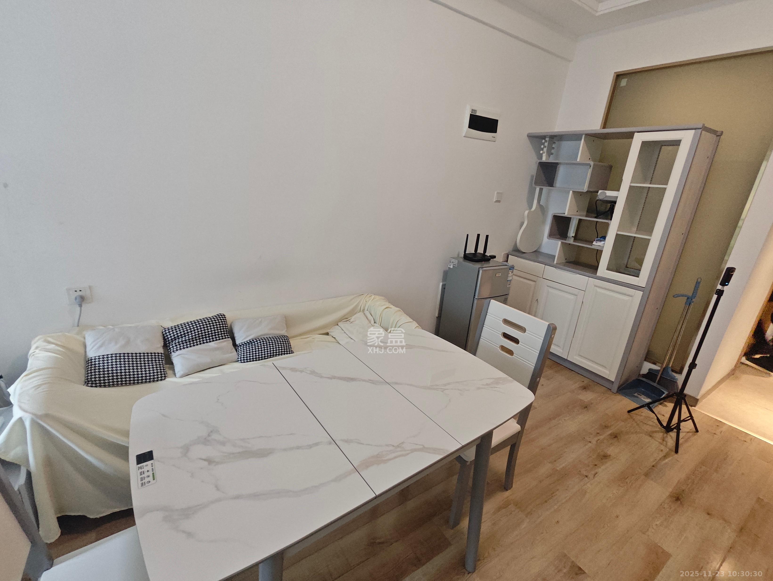 万润时光里  1室0厅0卫    2000.0元/月室内图