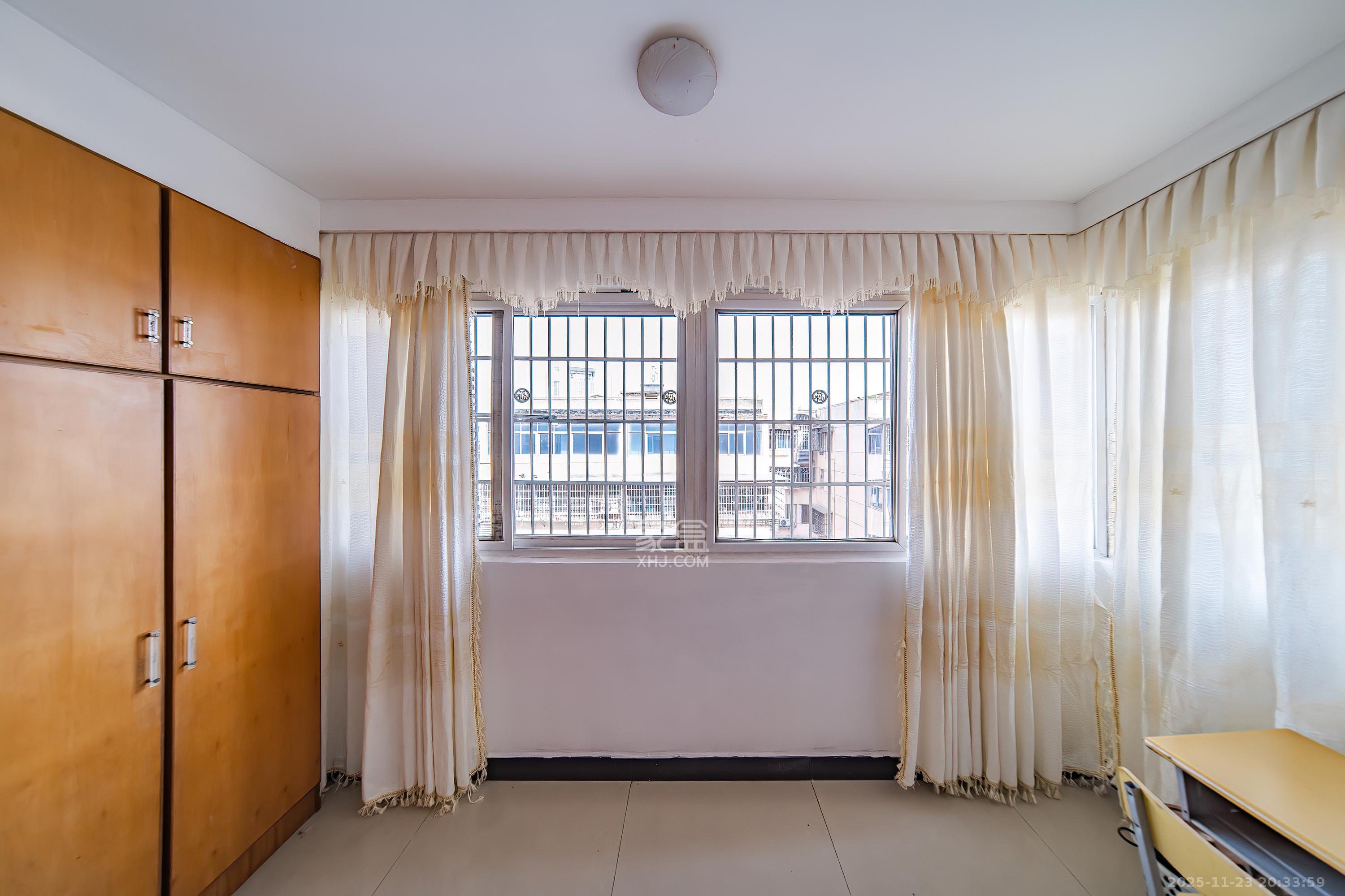 德雅苑  3室2厅2卫    81.2万阳台