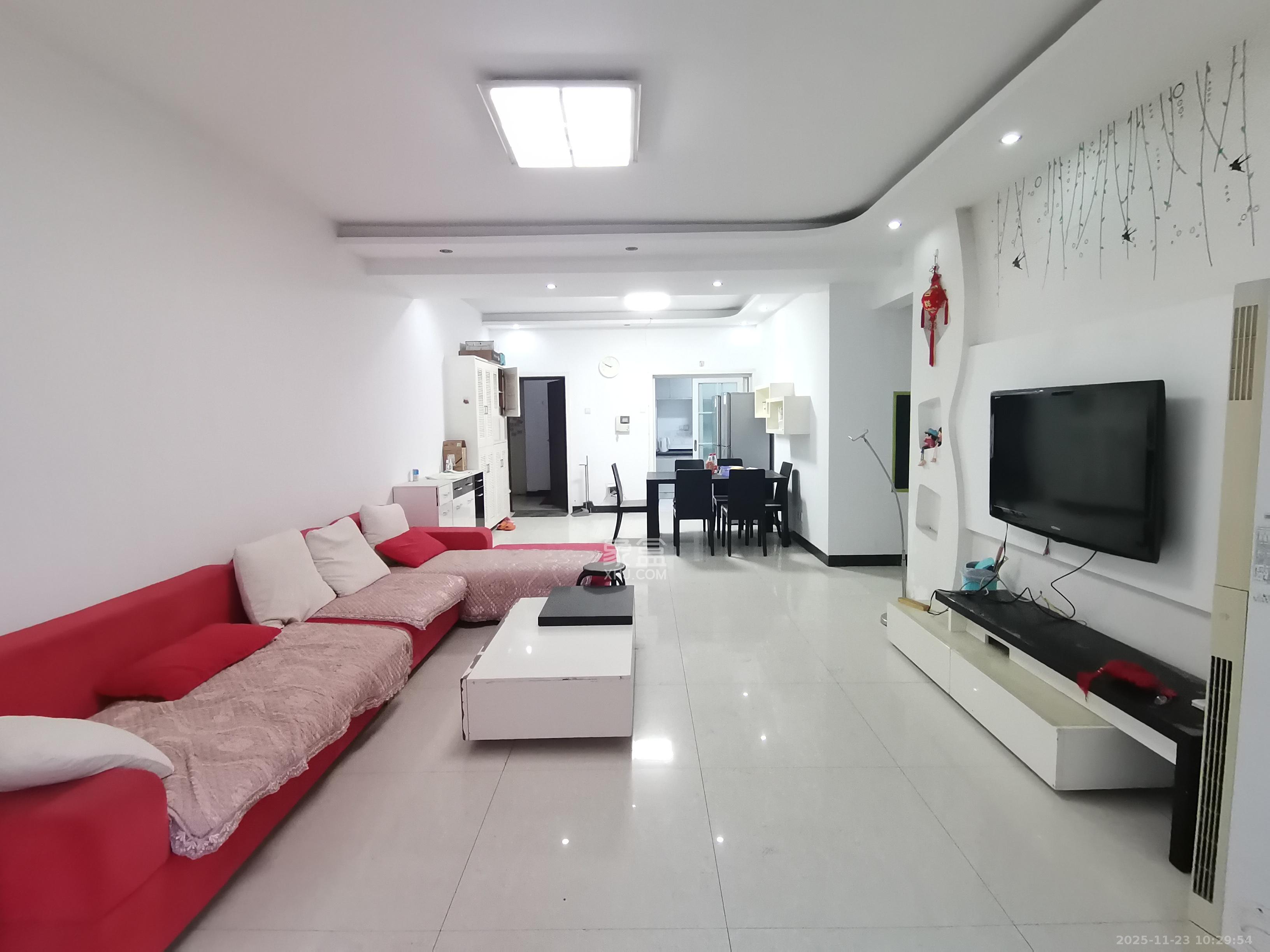 星城国际  3室2厅2卫    1700.0元/月