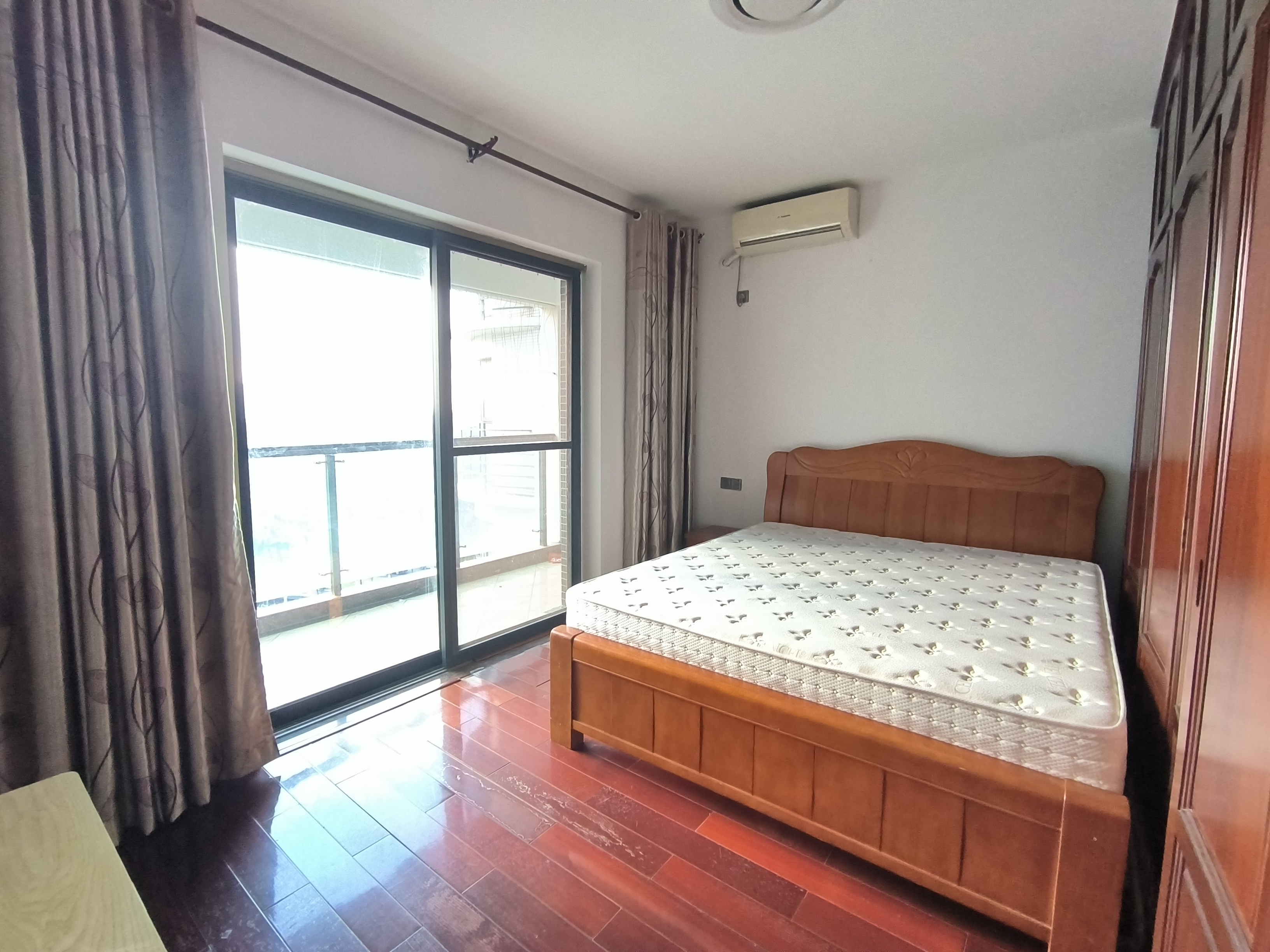 宝华海景 3室2厅2卫 4500.0元/月 宝华海景 3室2厅2卫 4500.0元/月室内图