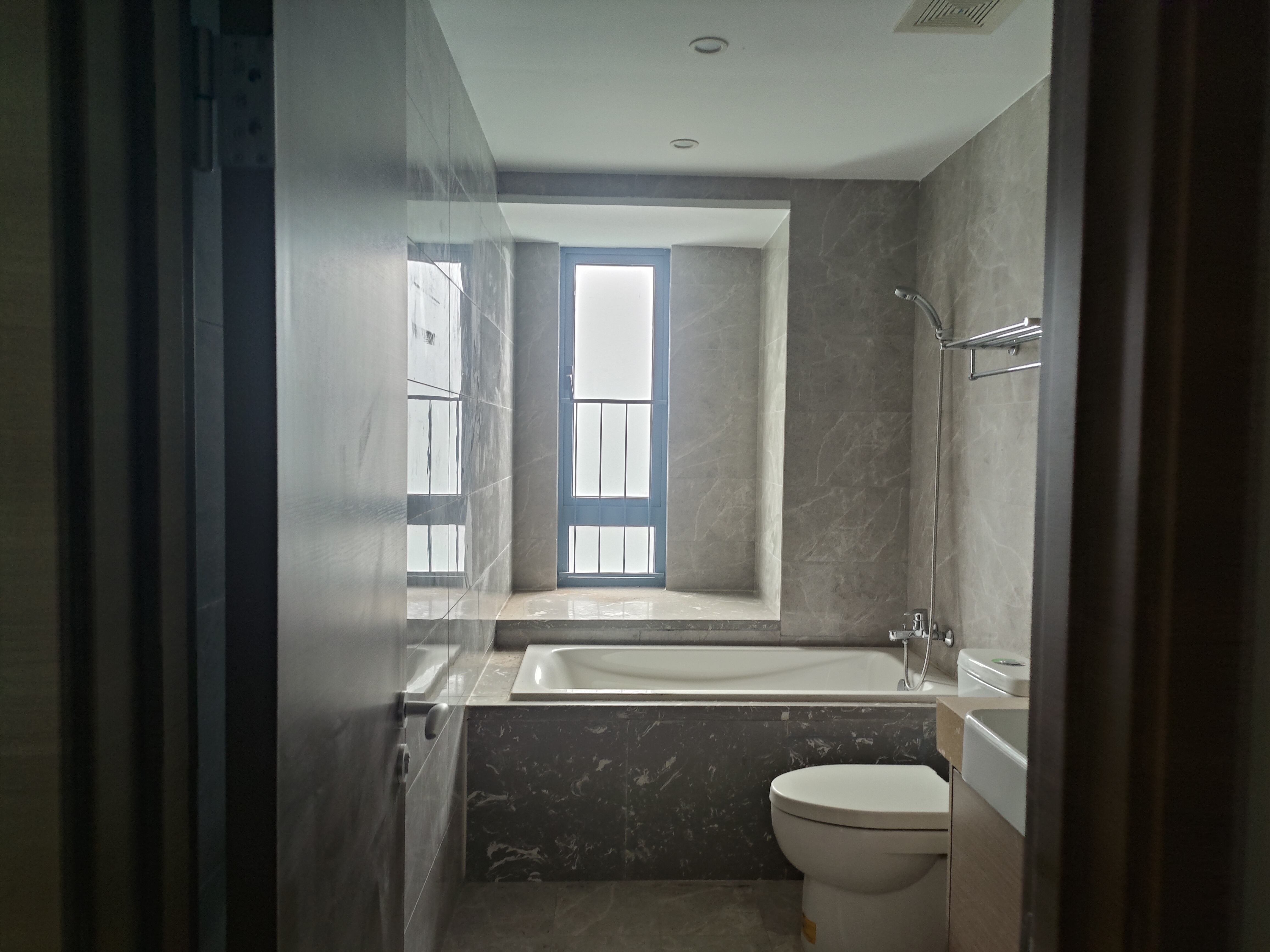 环球100宝龙城  3室2厅2卫    1600.0元/月室内图