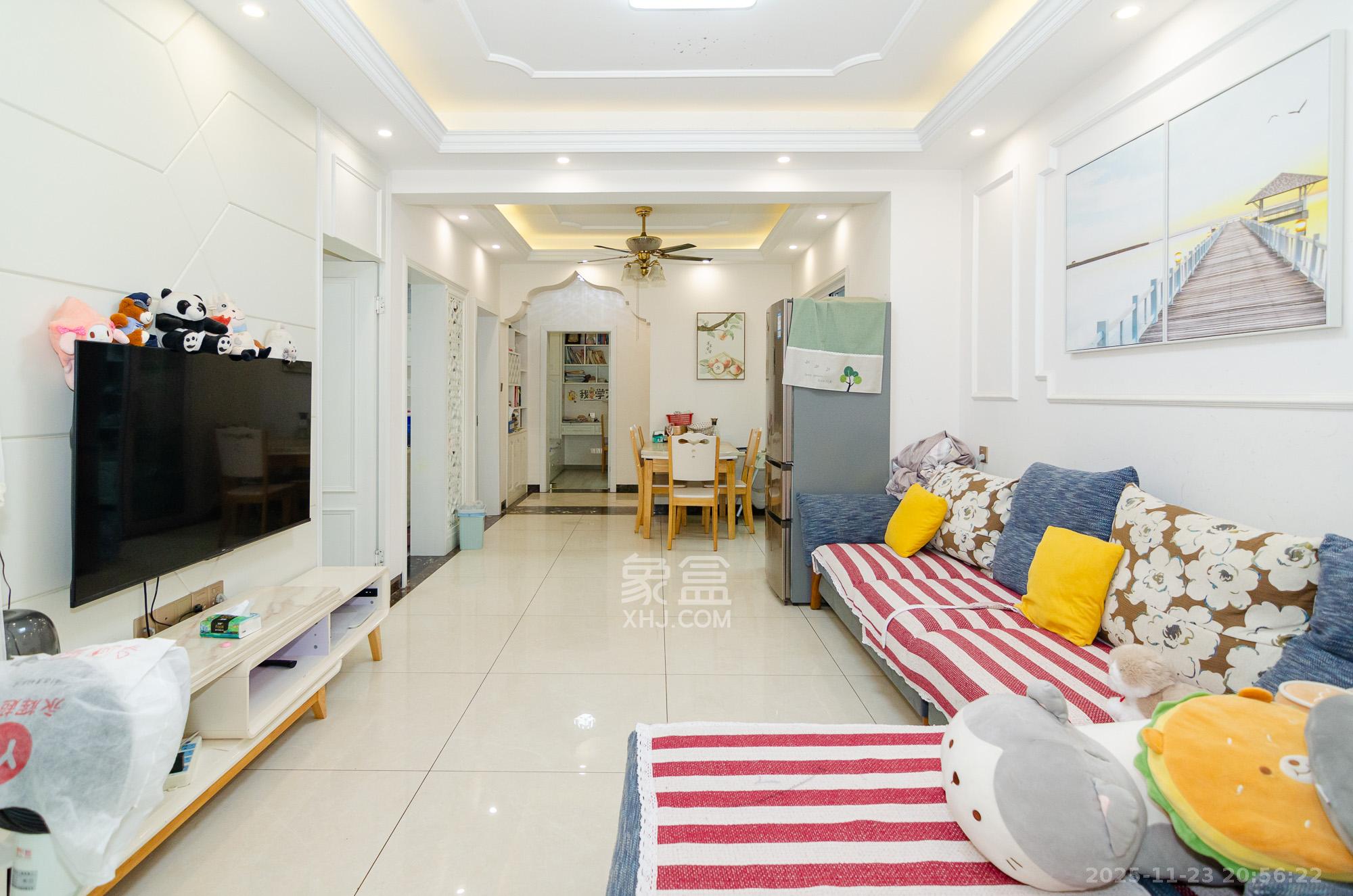 富基世纪公园 3室2厅1卫 56.0万 富基世纪公园 3室2厅1卫 56.0万客厅