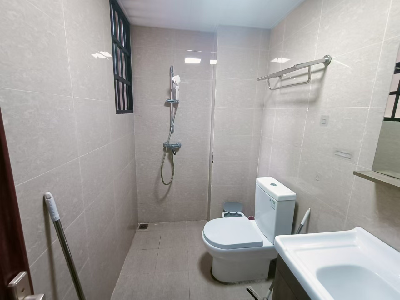 粤泰滨江花园  1室1厅1卫    1500.0元/月室内图