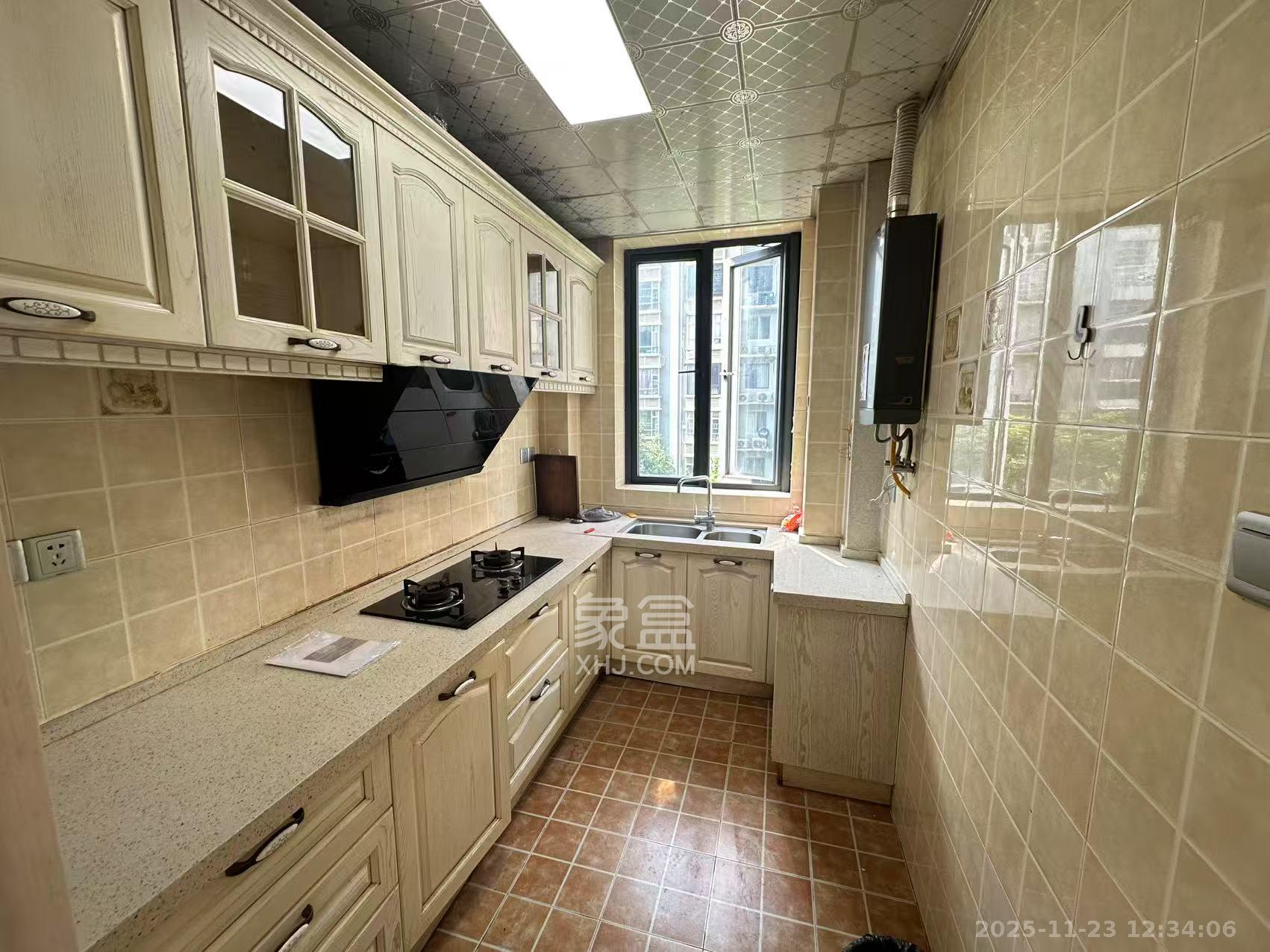 长房东郡 3室2厅2卫 2800.0元/月 长房东郡 3室2厅2卫 2800.0元/月室内图