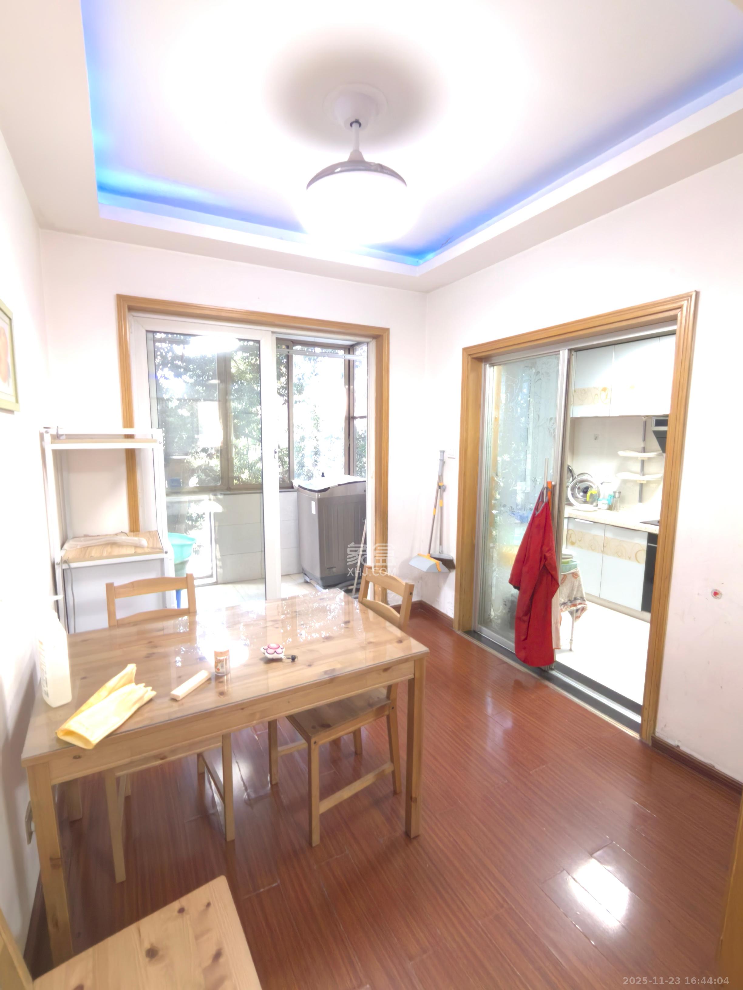 中新森林海  2室2厅1卫    1200.0元/月室内图