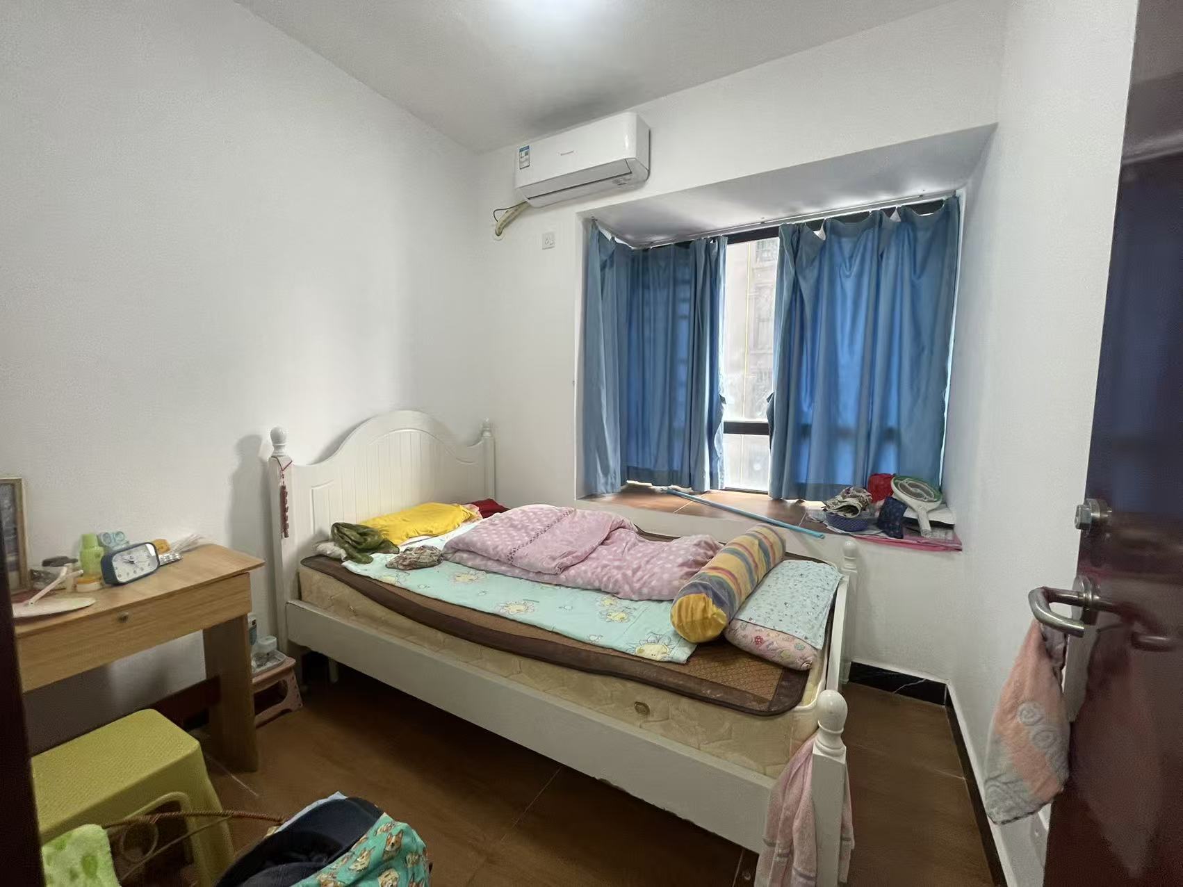 坡博家园二区 3室2厅2卫 2200.0元/月 坡博家园二区 3室2厅2卫 2200.0元/月室内图